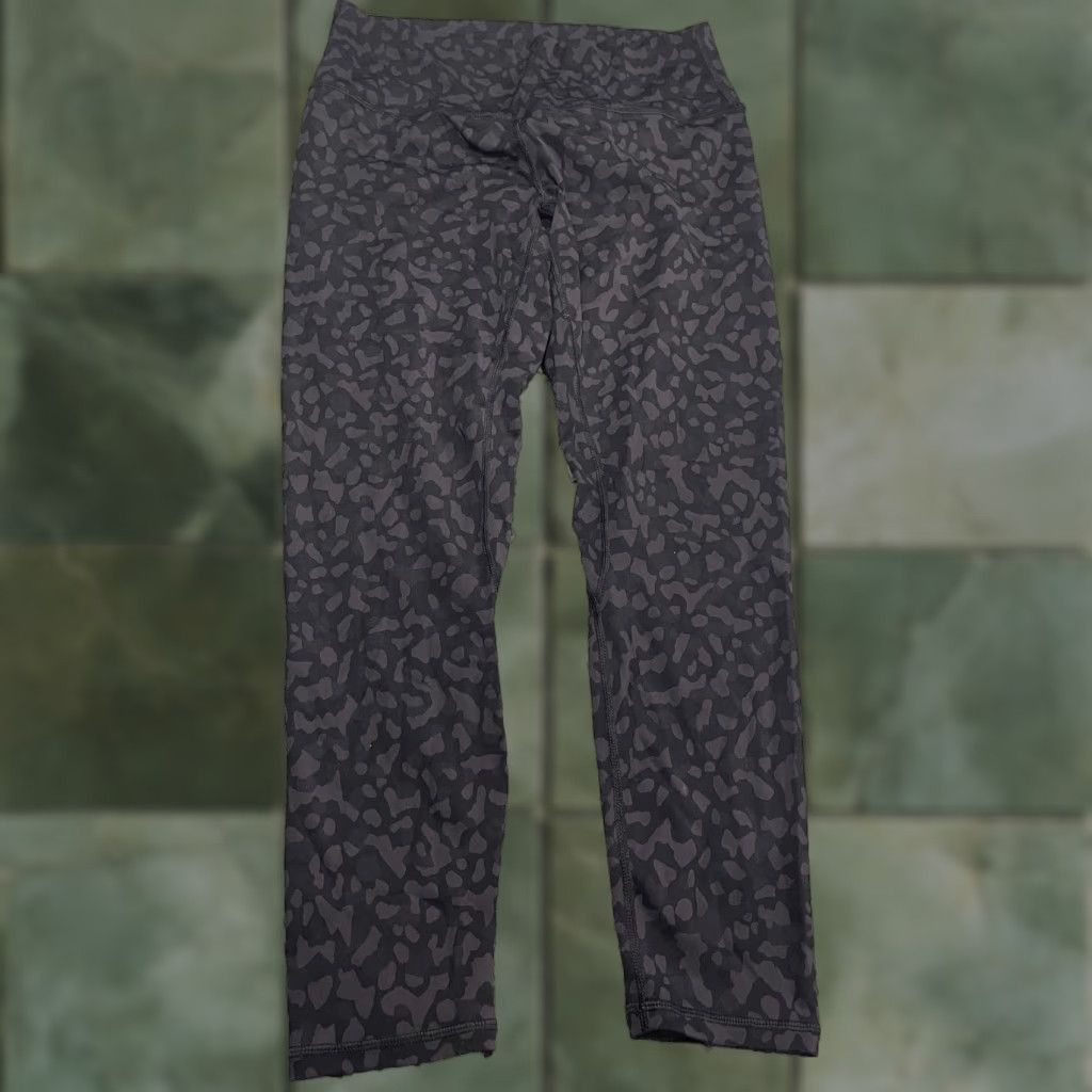 Lululemon Lululemon Leggings Women 8 Black Camouflage Ankle 22.5 Inseam Stretch Activewear Yoga Run Align Pant Athletic Womens Size 30" / US 8 / IT 44 - 1 Thumbnail