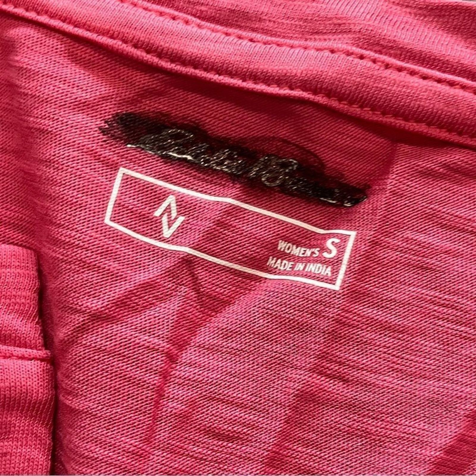 Eddie Bauer NWOT Eddie Bauer Mango Pink V-Neck Short Sleeve T-Shirt Sz S Size S / US 4 / IT 40 - 2 Thumbnail