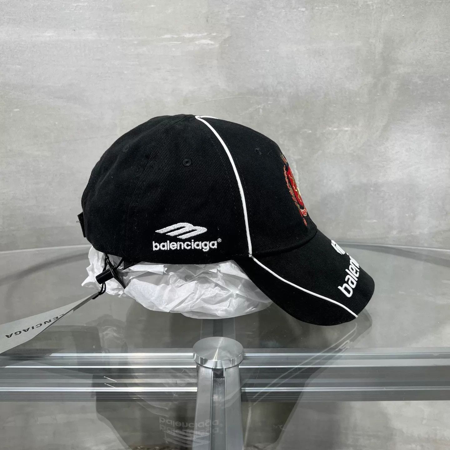 Balenciaga Balenciaga 24SS Man Utd Soccer Cap NWT S Size ONE SIZE - 4 Thumbnail