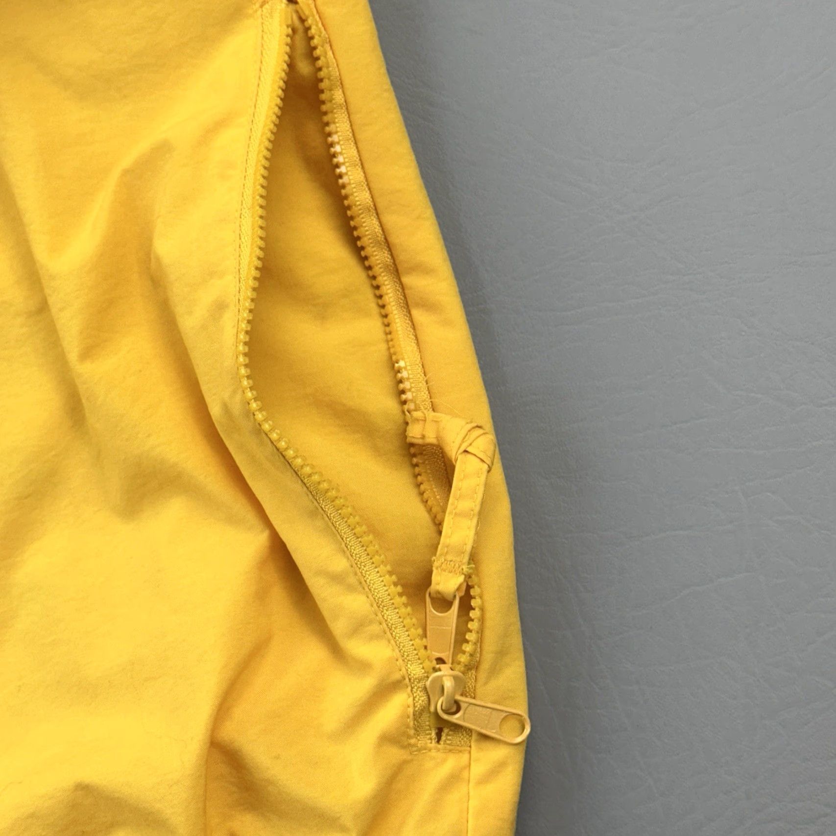 Izod VINTAGE Izod Jacket Mens XL Yellow V Neck Windbreaker Pullover Golf Casual 90s Size US XL / EU 56 / 4 - 7 Thumbnail
