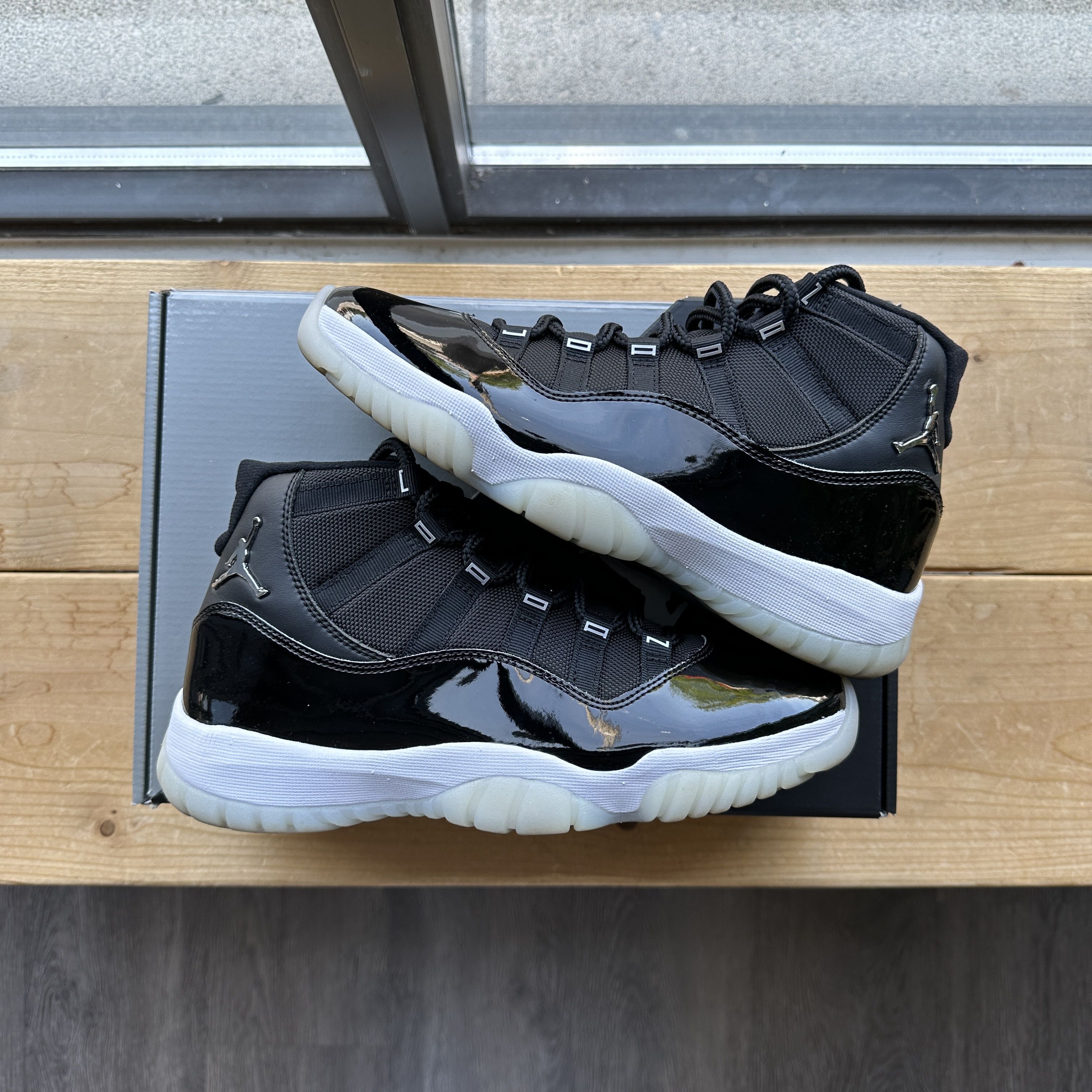Jordan Brand Air Jordan 11 "Jubilee" Size US 8 / EU 41 - 5 Thumbnail