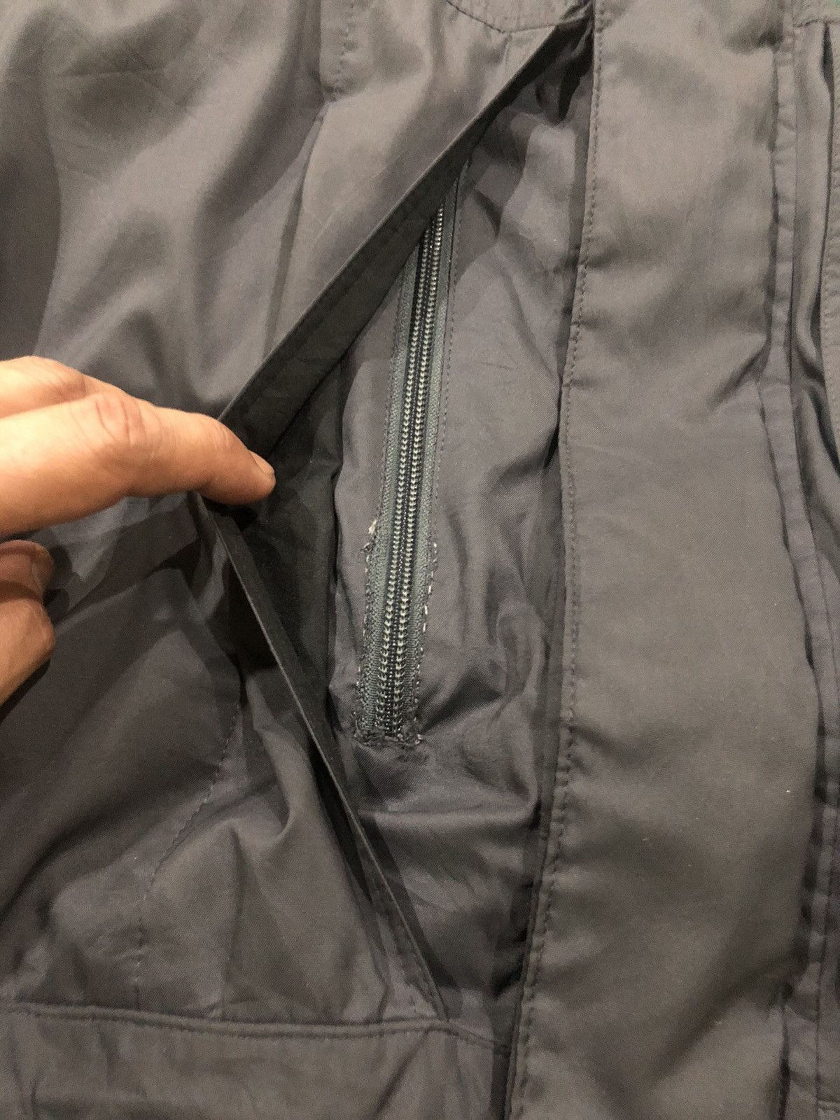 The North Face Vintage The North Face Grey LIght Down Jacket / SFC-8 Size US L / EU 52-54 / 3 - 6 Thumbnail