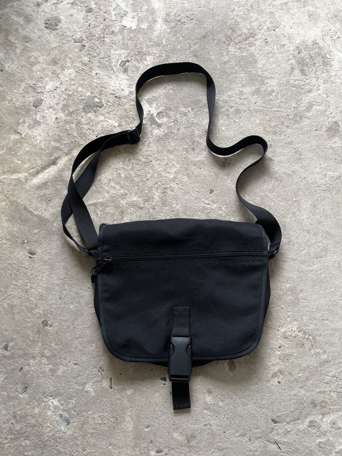 Outdoor Life Multipocket Utility Grunge Y2K Style Crossbody Messenger Bag in Black, Men's