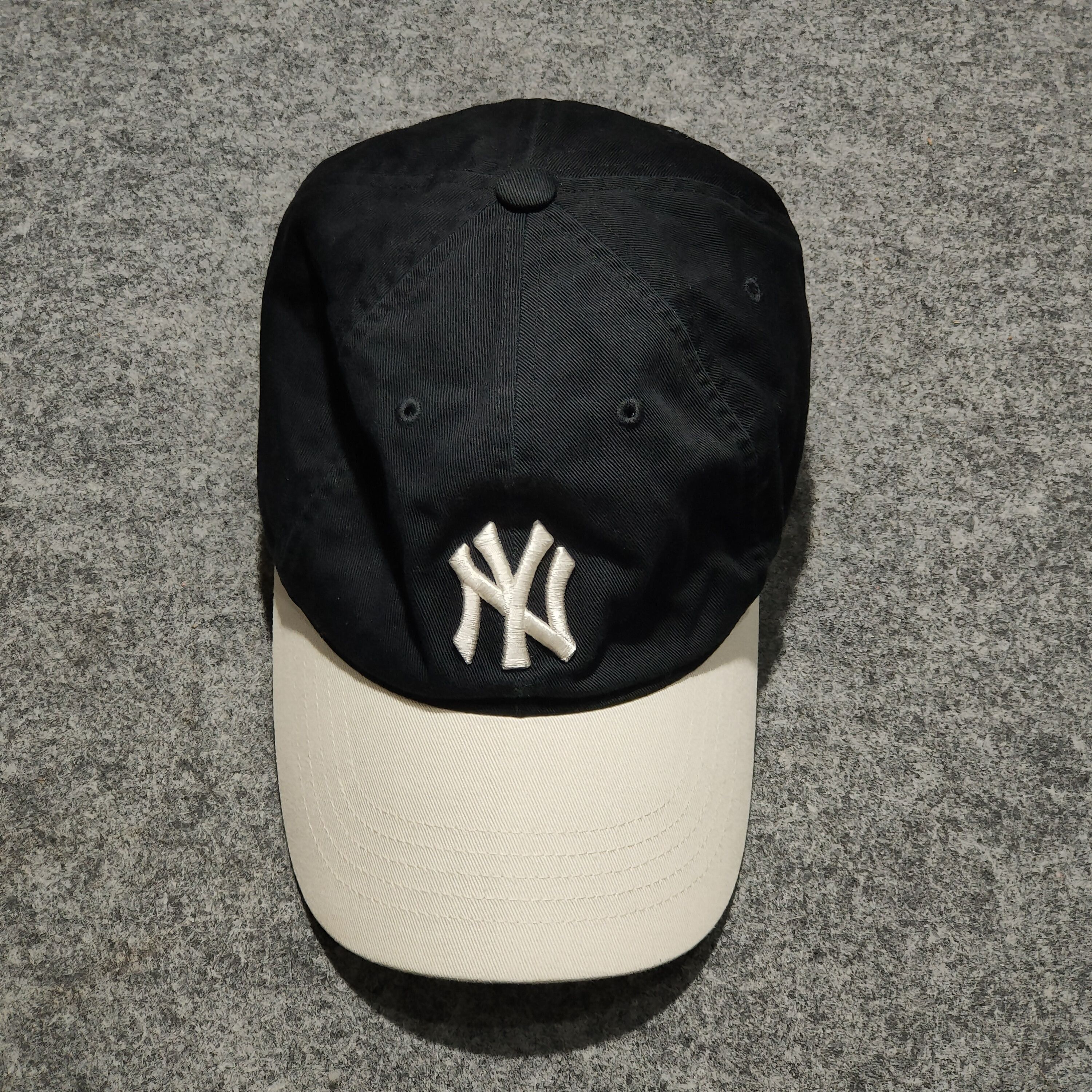 MLB 🔥Unisex Varsity NEW YORK YANKEES cap Size ONE SIZE - 5 Thumbnail