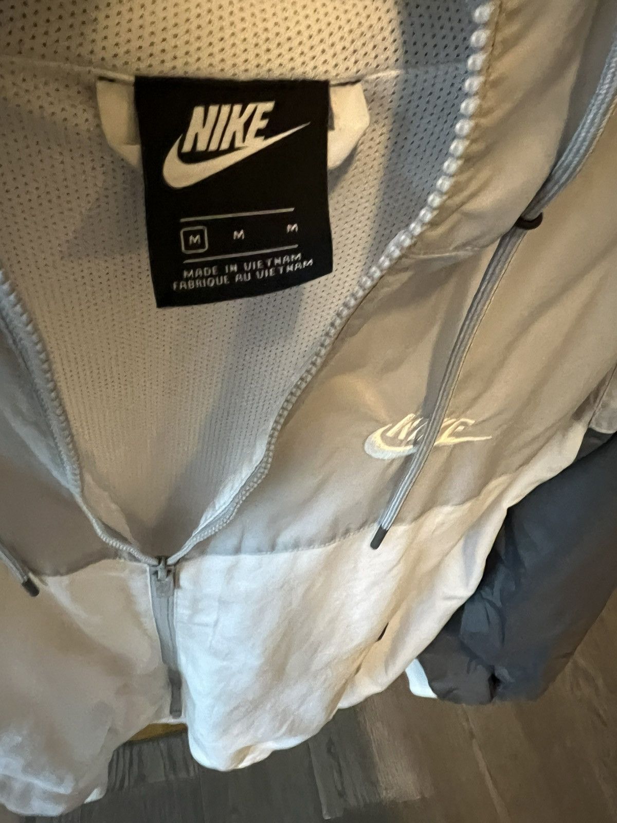 Nike Nike Windrunner Tri-Tone Windbreaker – Grey/White – Size M Size US M / EU 48-50 / 2 - 2 Thumbnail