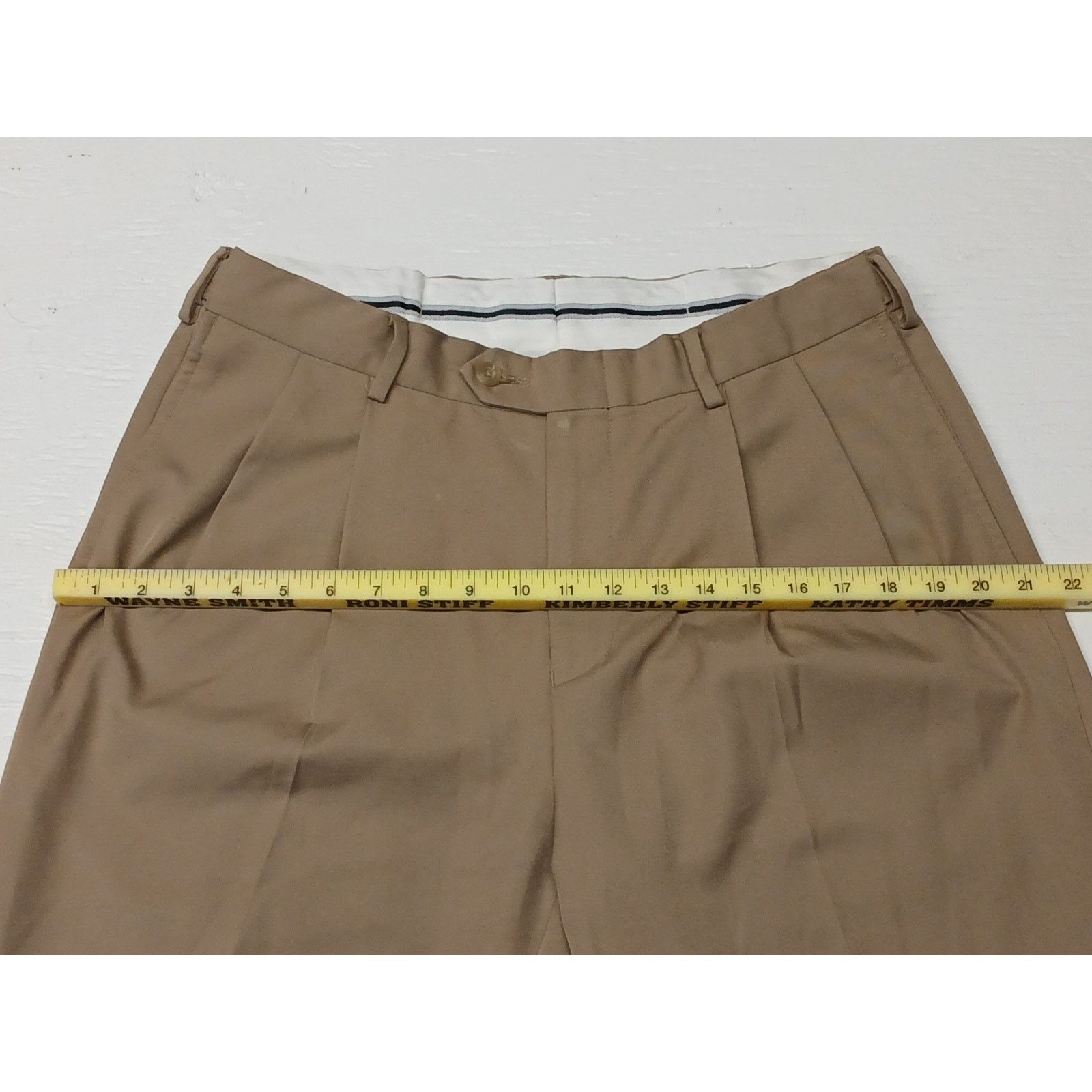 Jos. A. Bank Jos A. Bank Tan (34x29) Comfort Relaxed Casual Pants Size US 34 / EU 50 - 5 Thumbnail