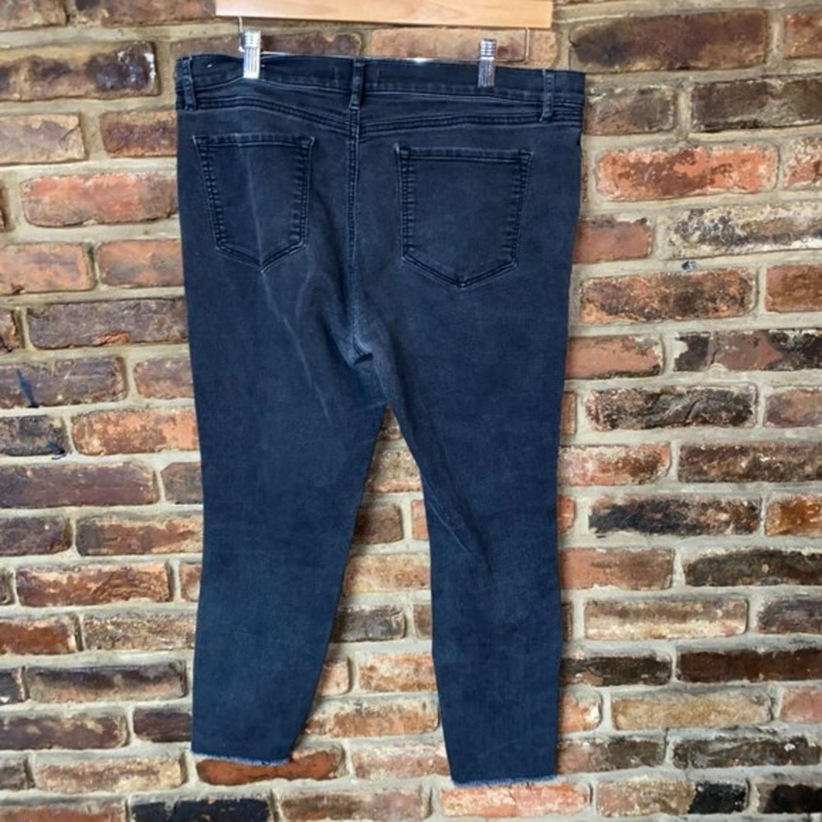 Loft Ann Taylor LOFT Black Wash Denim Raw Hem Skinny Jeans 32/14 Size 36" / US 14 / IT 50 - 7 Thumbnail