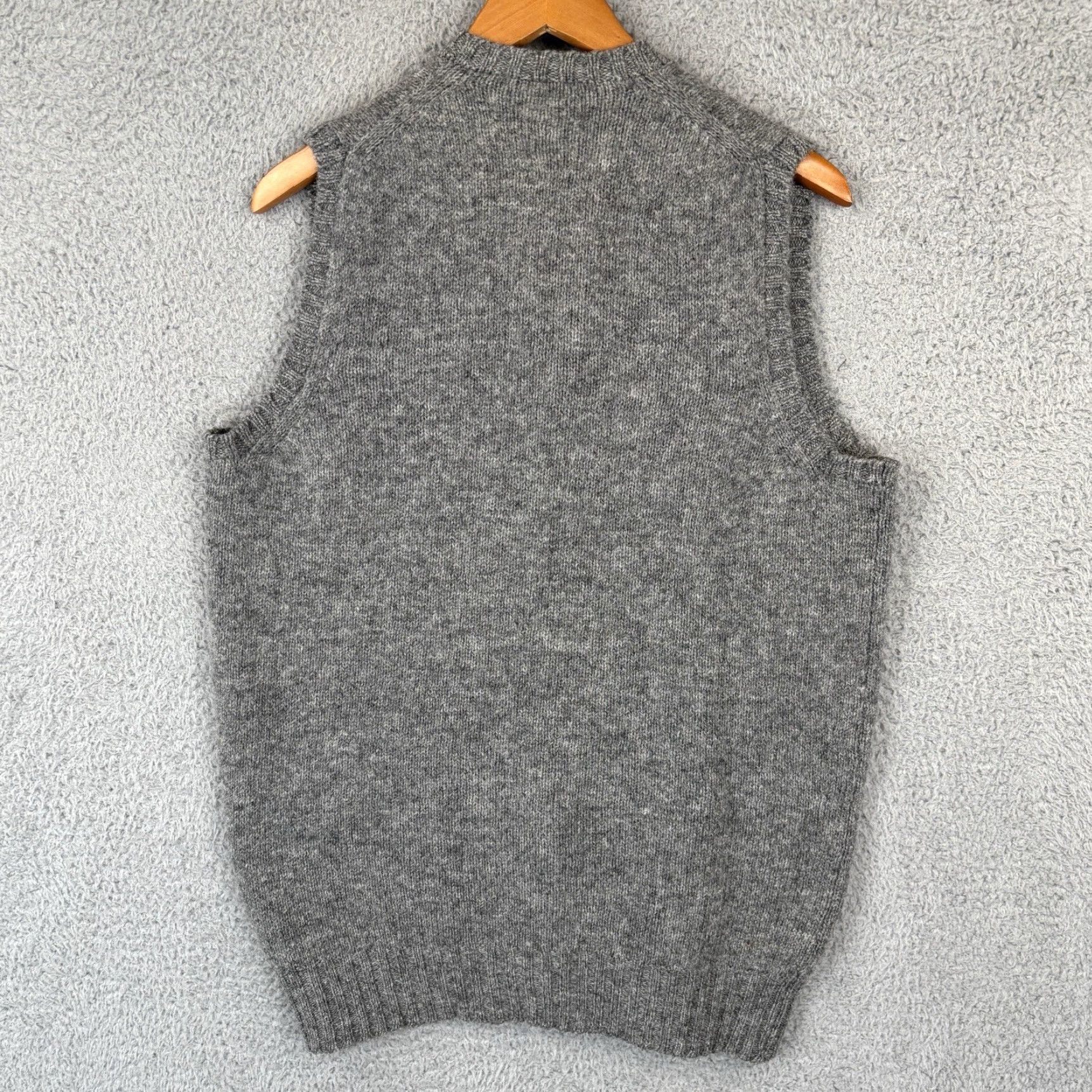 Vintage VINTAGE Mark Shale Sweater Vest Mens LT Gray Wool V-Neck 42L Big & Tall Knit Vest Style Shot Sleeveless Casual Scarf Clifton Scotland Size US L / EU 52-54 / 3 - 4 Thumbnail