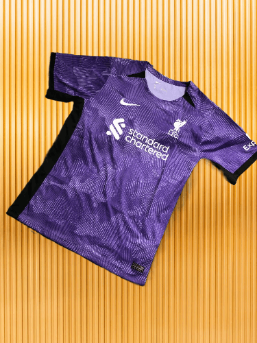 Nike Nike Liverpool Soccer Jersey Streetwear Rare Style USA S VTg Size US XL / EU 56 / 4 - 1 Thumbnail