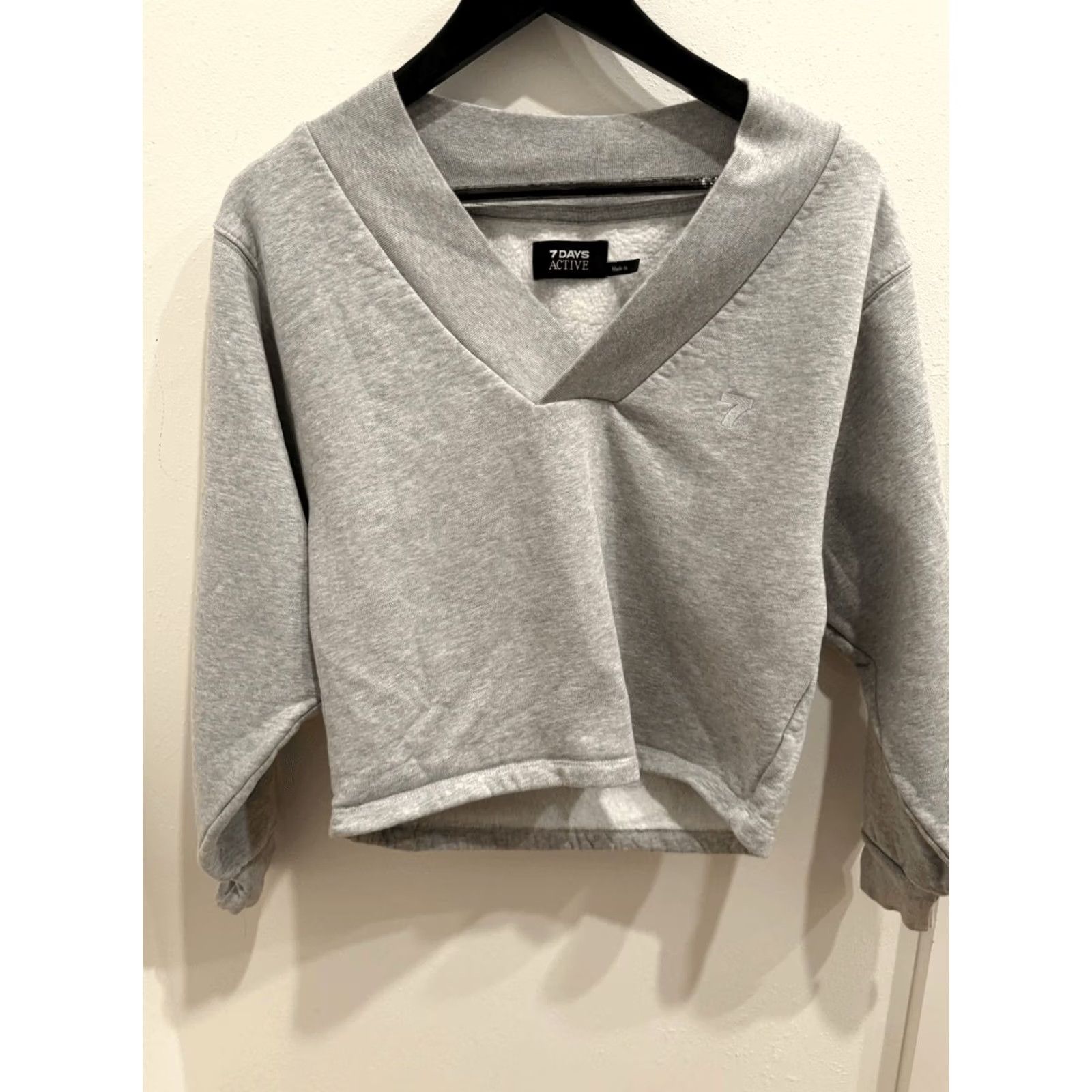 7 Days Active VINTAGE 7 Days Active Women's Sweatshirt V-Neck Cropped Oversized Gray Small Size S / US 4 / IT 40 - 5 Thumbnail