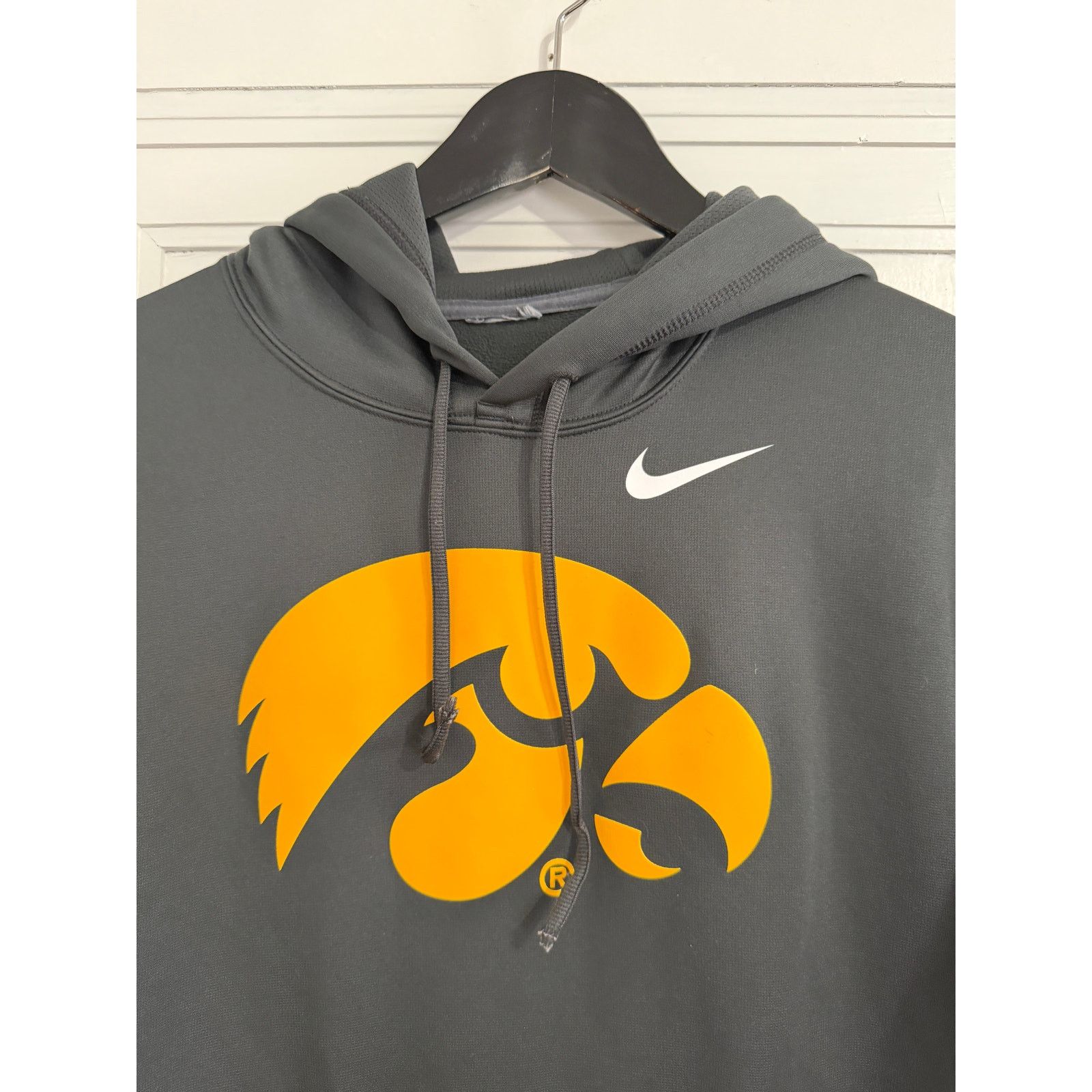Nike Iowa Hawkeyes Gray and Yellow Nike Hoodie Size Small Size US S / EU 44-46 / 1 - 2 Thumbnail