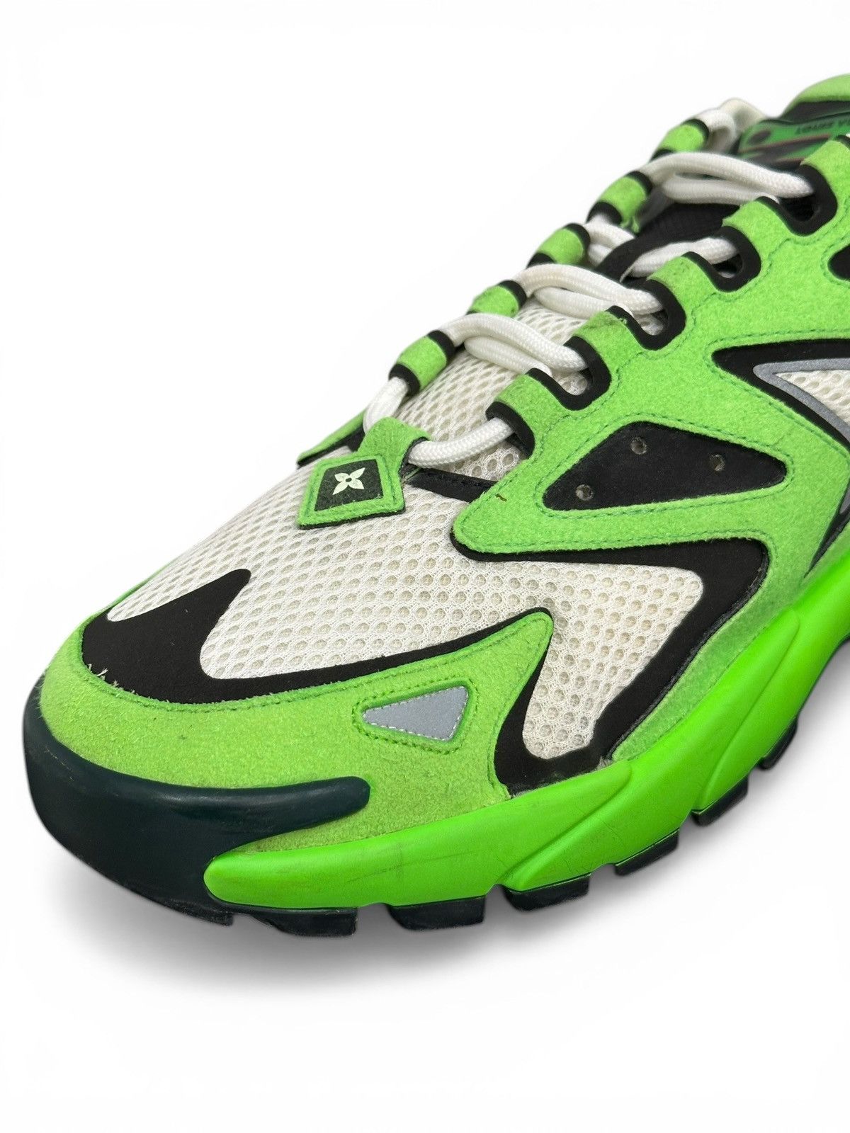 Louis Vuitton LV Runner Tatic White & Green Sneakers Size 8LV (9.5US) Size US 9.5 / EU 42-43 - 10 Thumbnail