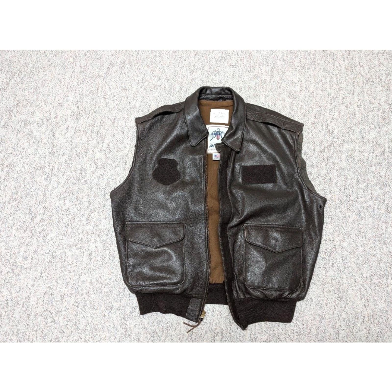 Avirex VINTAGE Avirex leather vest A2 bomber 46 brown XL cut-off sleeves Men's size XL brown leather vest USA made A2 bomber vest Mens XL brown 90s event Size US XL / EU 56 / 4 - 3 Thumbnail