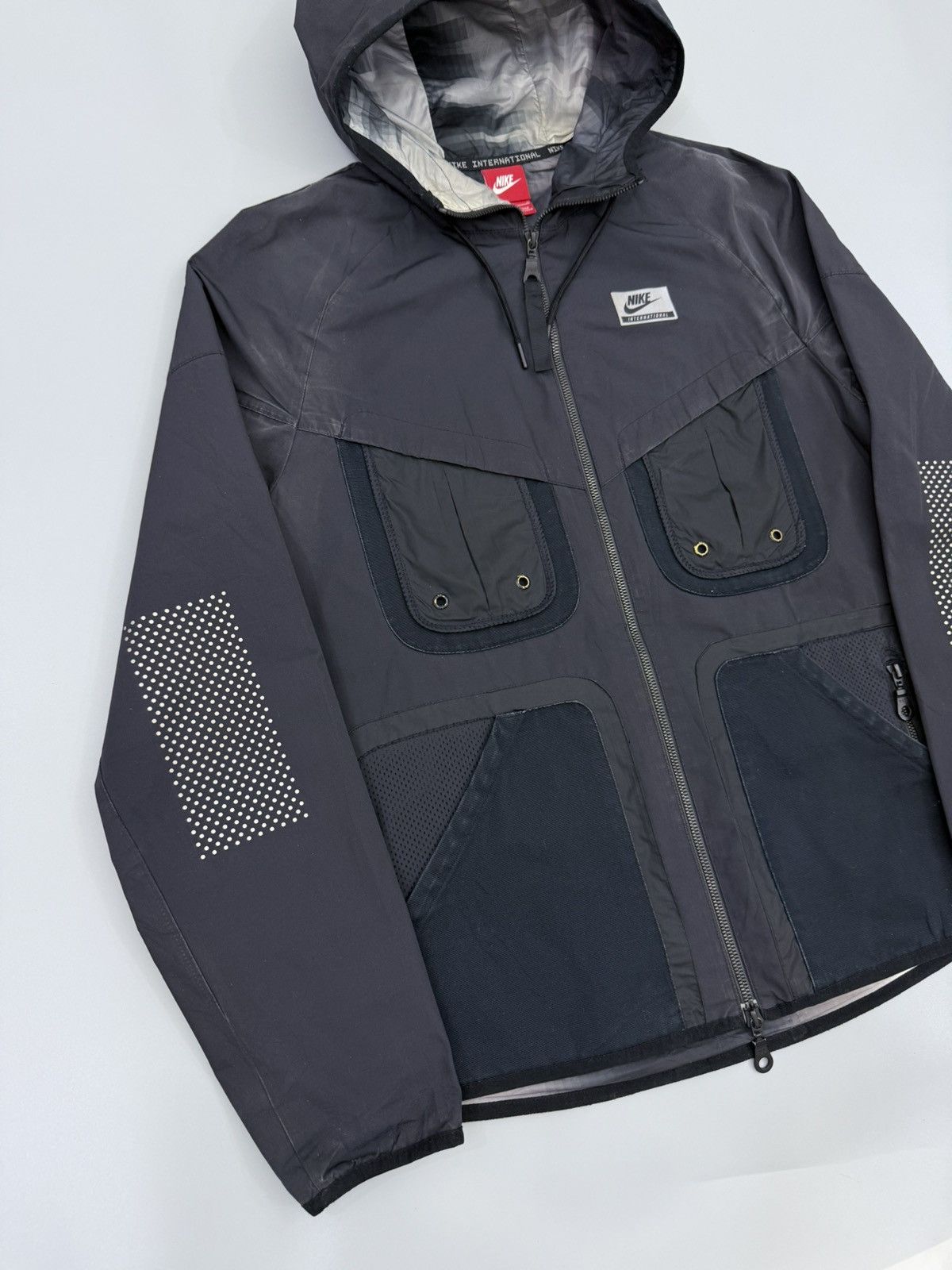 Nike 2015 NIKE INTERNATIONAL Windrunner Multipockets Jacket Size US L / EU 52-54 / 3 - 3 Thumbnail