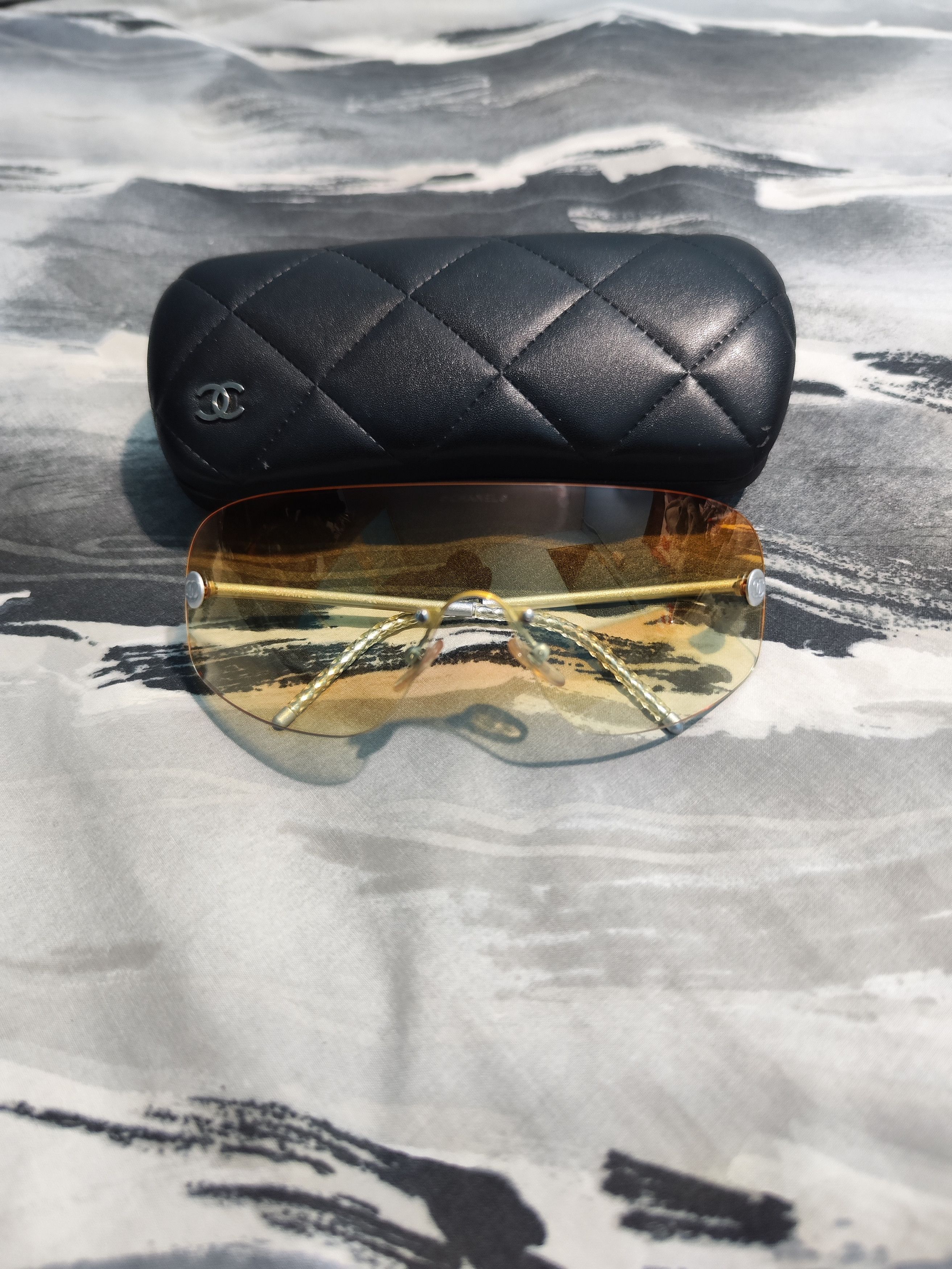Chanel Chanel - Y2K Shield Rimless Sunglasses Gradient Orange 4036 Size ONE SIZE - 8 Thumbnail
