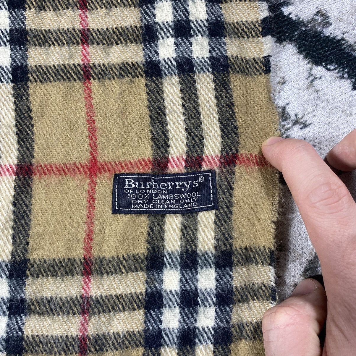 Burberrys of london scarf clearance