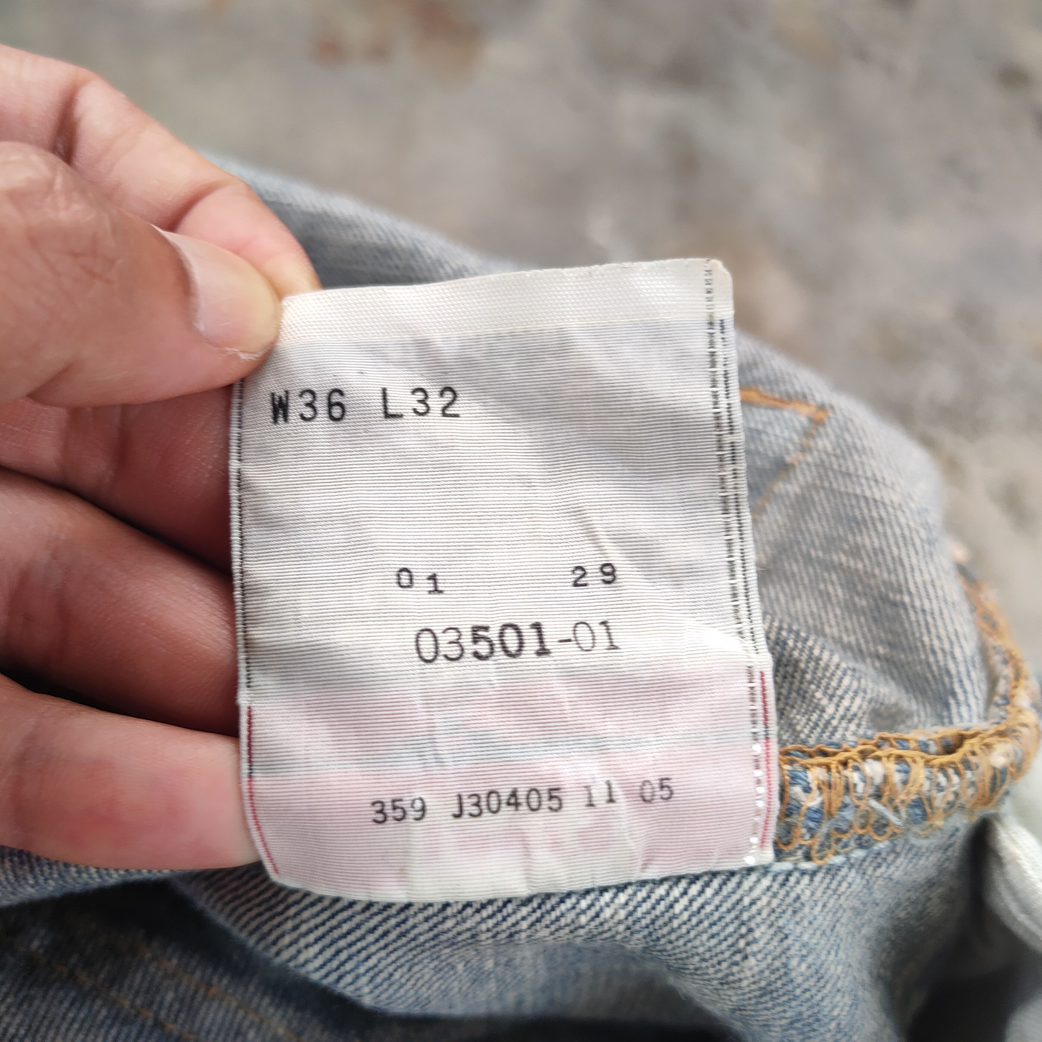 Levi's Vintage Clothing VINTAGE LEVI'S 501 FADED DISTRESSED JEAN DENIM PANTS Size US 37 - 13 Thumbnail