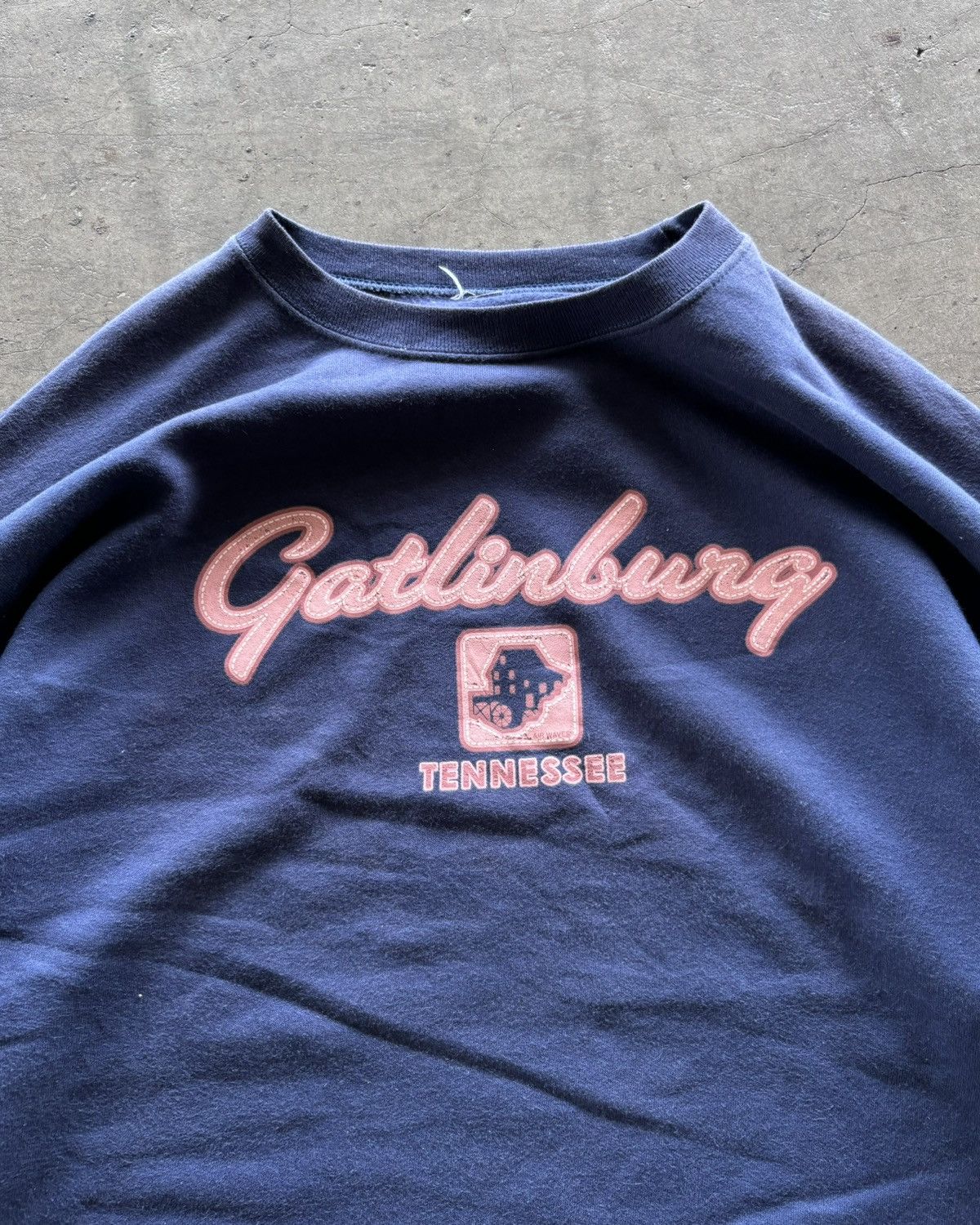 Jerzees × Vintage Vintage Gatlinberg Tennessee Navy Boxy Crewneck Size US L / EU 52-54 / 3 - 3 Thumbnail