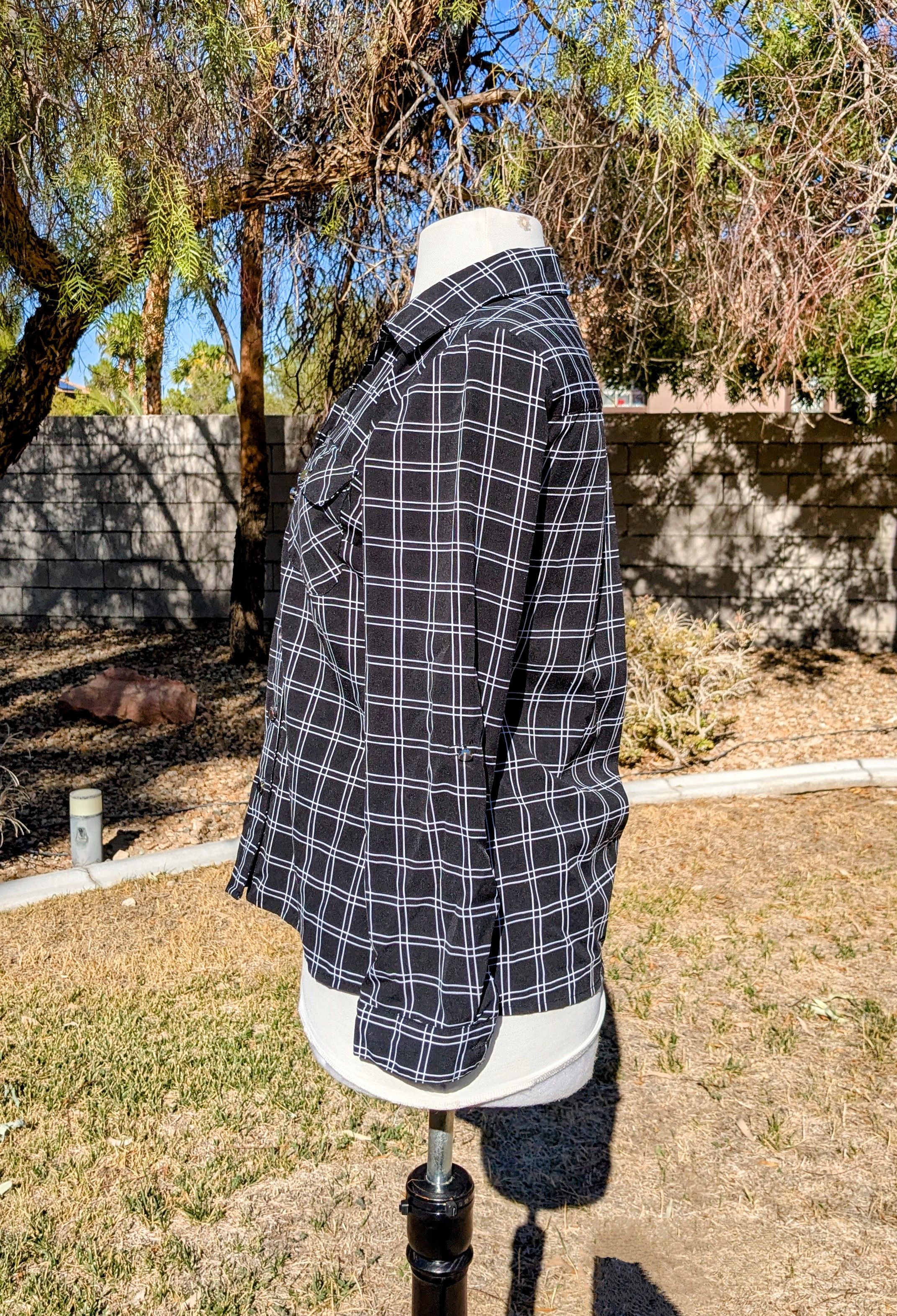 Other Notations Petite Small Button-Down 2-pocket Blouse Shirt EUC Size S / US 4 / IT 40 - 2 Thumbnail