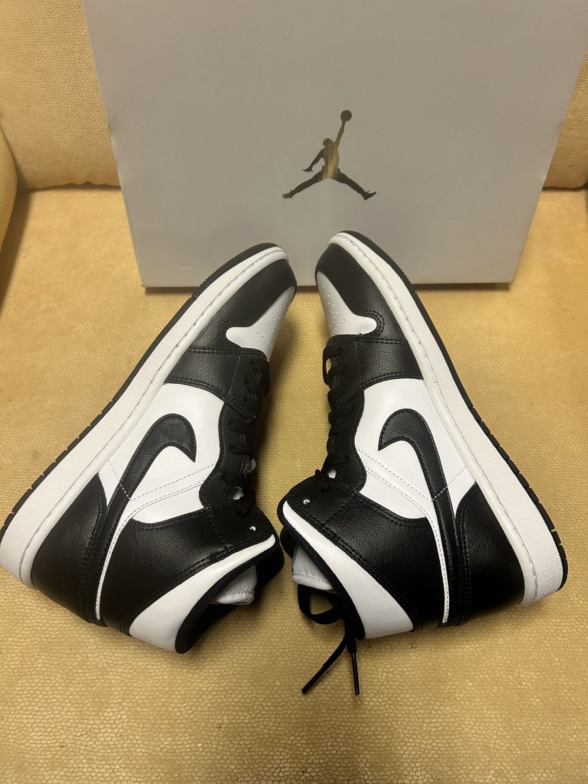 Jordan Brand Air jordan 1 mid Size US 6.5 / EU 39-40 - 4 Thumbnail