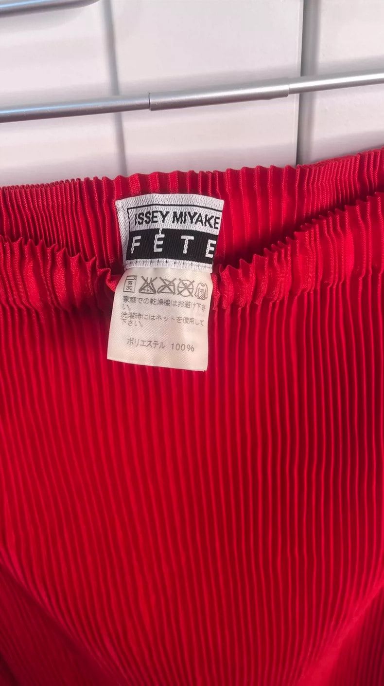 Issey Miyake Issey Miyake size:2 Red pleated skirt Size 22" - 2 Thumbnail
