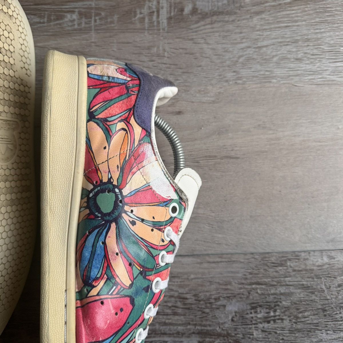 Adidas ADIDAS • WMNS Stan Smith "Floral" (9M) Size US 9 / EU 42 - 8 Thumbnail