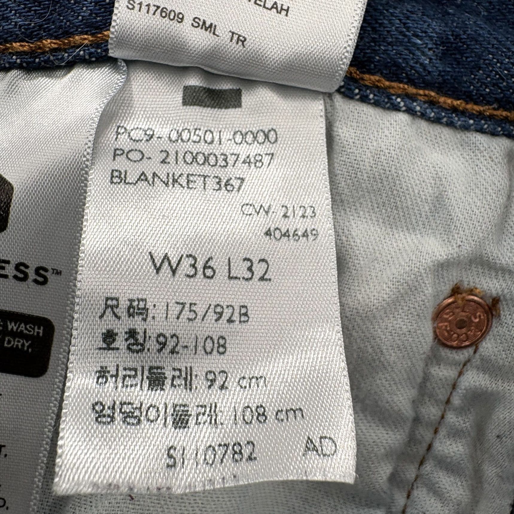 Levi's VINTAGE Levi's 501 Jeans Men 34x30 Blue Classic Straight Denim Button Fly 34x30 Mens Jeans Vintage Levi's 501 Blue Denim Straight Jeans Size US 34 / EU 50 - 7 Thumbnail