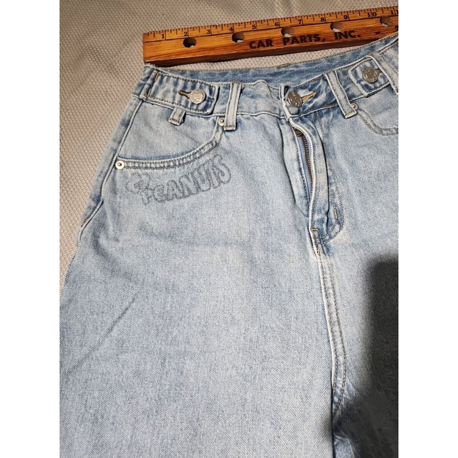 Peanuts Ledin Peanuts Shorts Womens Medium Blue Denim Snoopy Graphic Print Casual Pants Size 32" / US 10 / IT 46 - 2 Thumbnail
