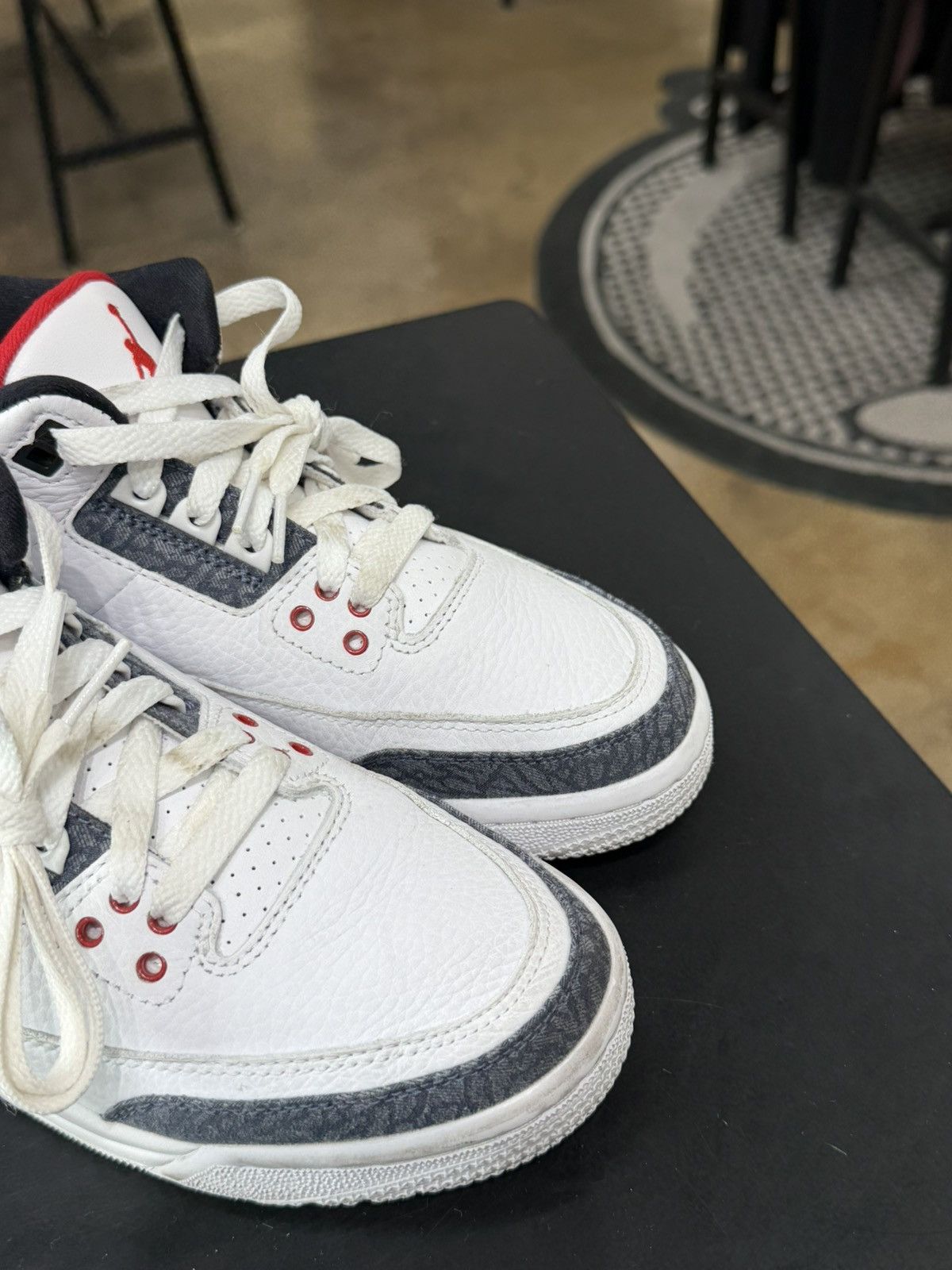 Jordan Brand Air Jordan 3 Fire Red Denim Size 5.5Y (2020) Size US 5.5 / EU 38 - 8 Thumbnail
