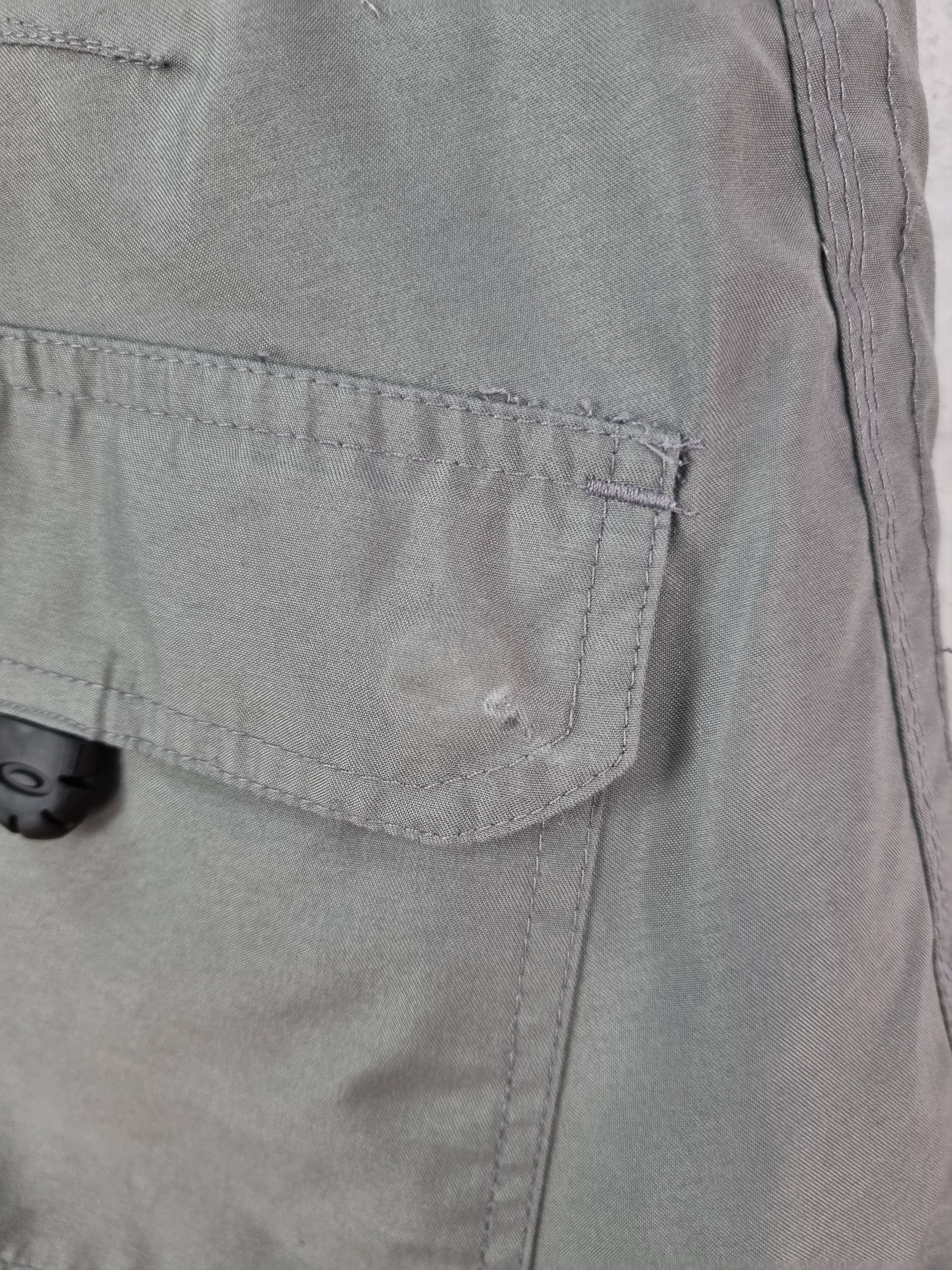 Oakley Oakley Nylon Cargo Utility Shorts with zipped pockets Size US 31 - 21 Thumbnail