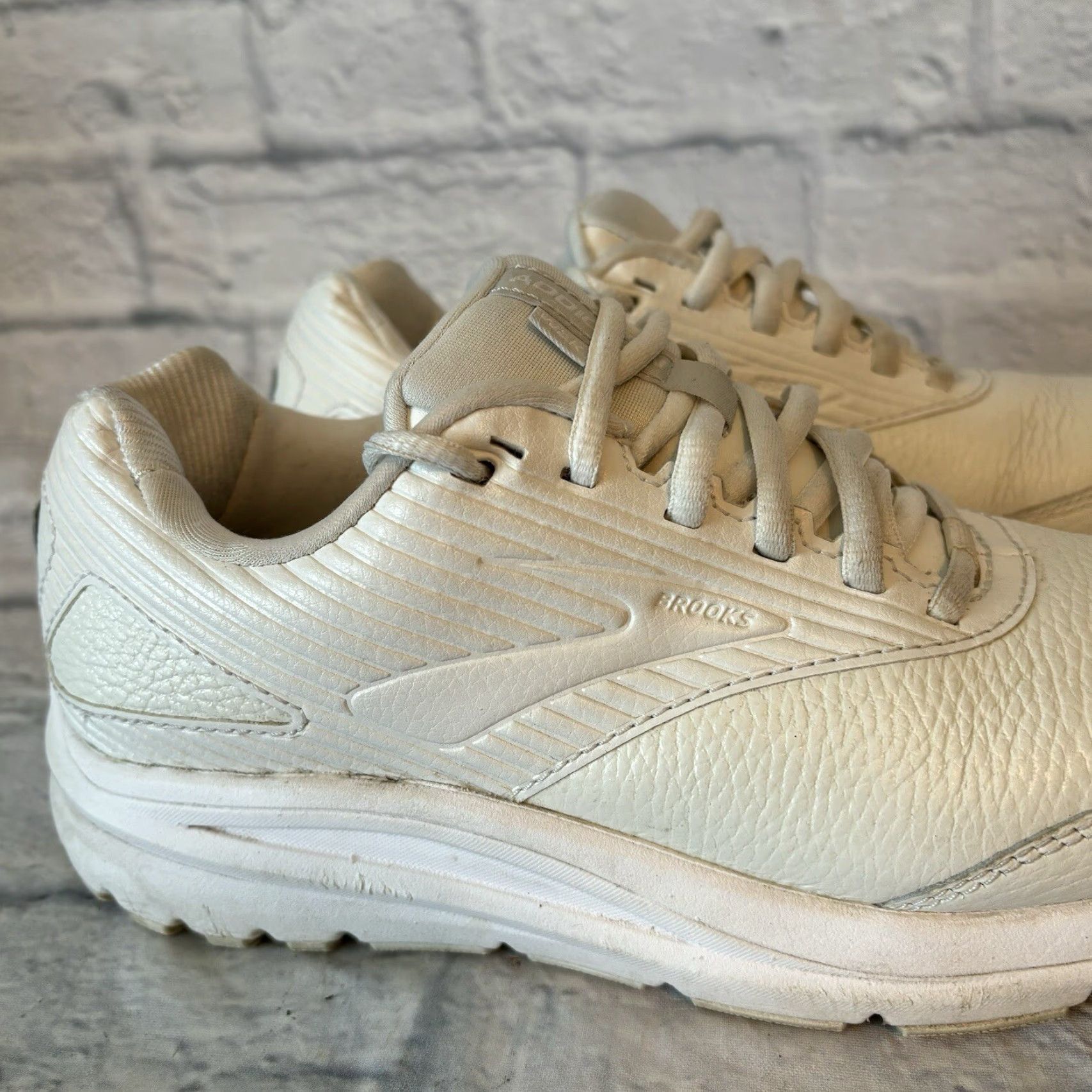 Brooks Brooks Addiction Walker 2 Sneakers White Leather Cushioned Comfort Women’s Sz 7 Size US 5 / IT 35 - 3 Thumbnail