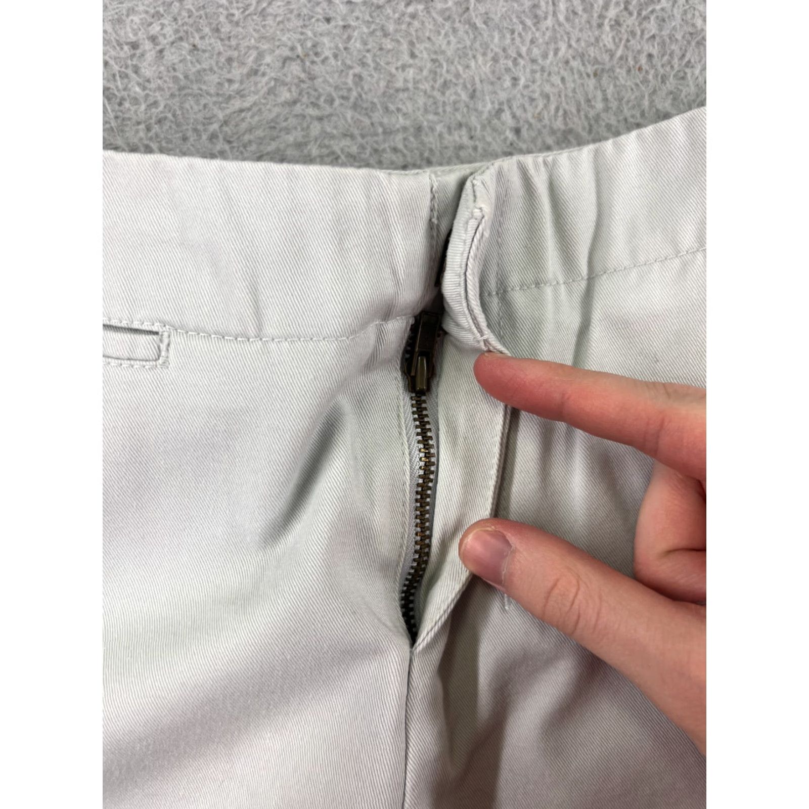 Vintage G.H. Bass & Co. Shorts Womens 6 Gray 100% Cotton Twill Pockets Zip Fly Chino 5-Pocket Design Casual Outdoor Hiking Women Size 28" / US 6 / IT 42 - 3 Thumbnail