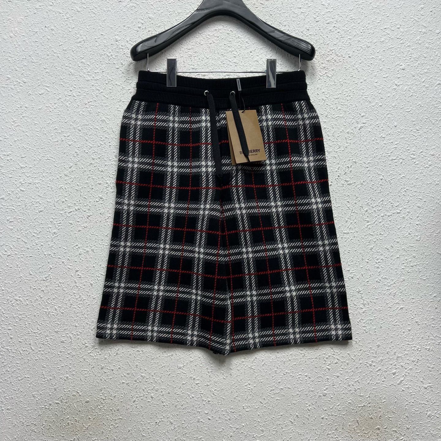 Burberry Burberry Knit Plaid Shorts 30 Men Size US 30 / EU 46 - 1 Thumbnail