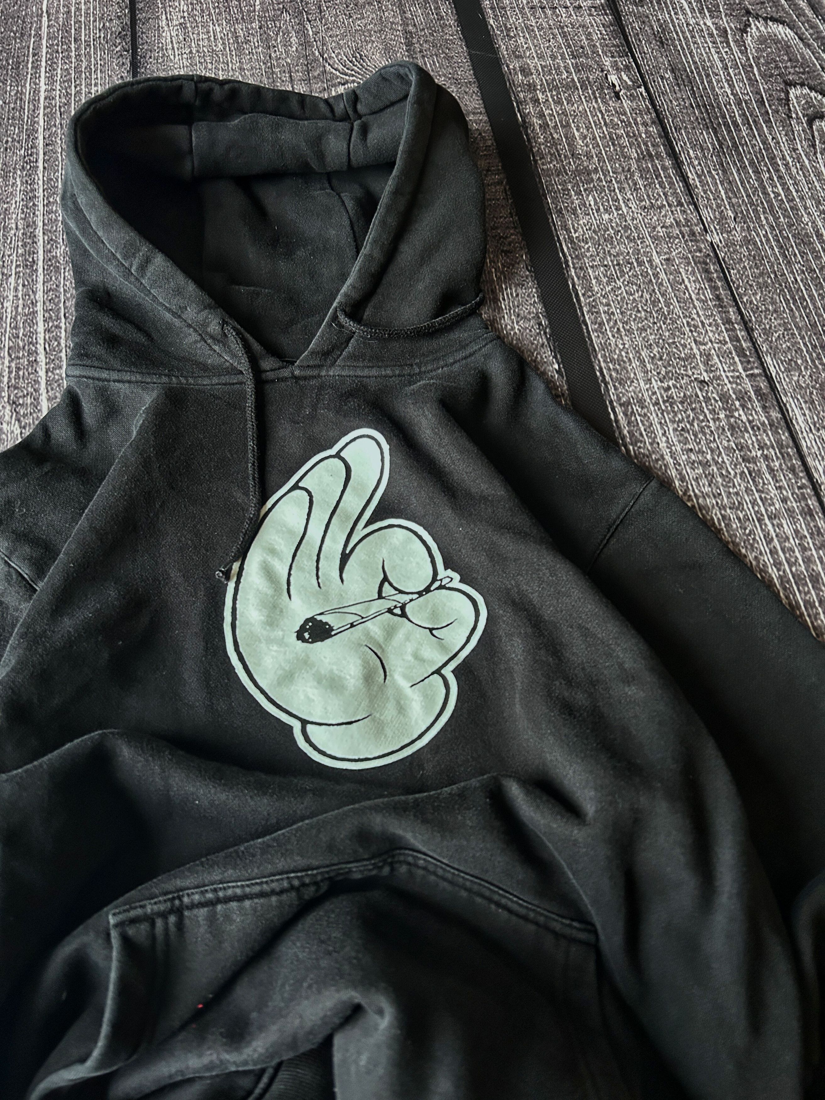 Vintage Black Graphic Hoodie Smoking Hand Print Streetwear Pullover Size US L / EU 52-54 / 3 - 3 Thumbnail