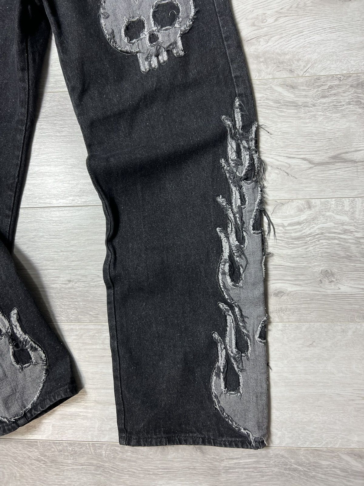 Japanese Brand Y2K Style Fire Jeans With Embroidered Skull Logo Baggy Pants Size US 32 / EU 48 - 4 Thumbnail