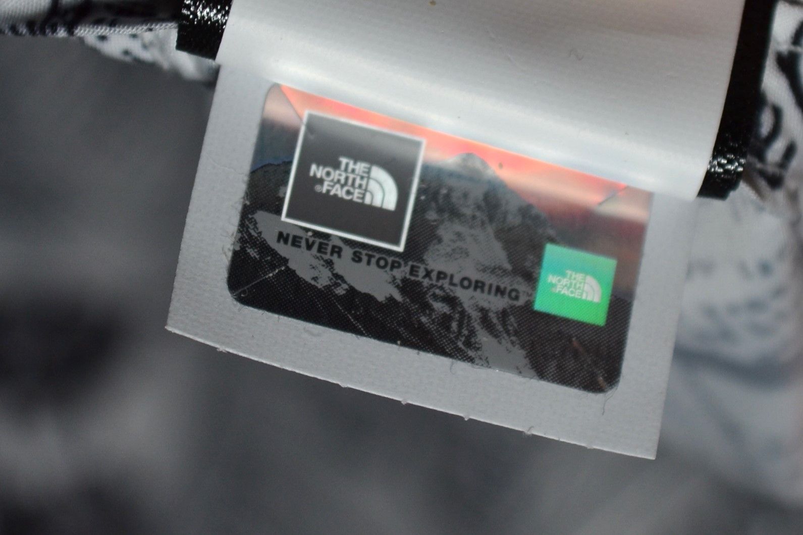 The North Face The North Face Newspaper Print Rain Jacket Anorak M Size US M / EU 48-50 / 2 - 12 Thumbnail