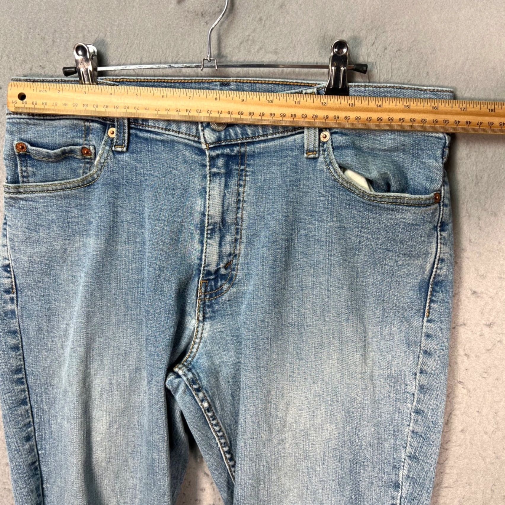 Levi's Levi's 511 Jeans Slim Fit Light Wash Denim 33x29 Blue Men Regular Slim Levi's 500 Series Pants Nine 9-? Size US 33 - 6 Thumbnail