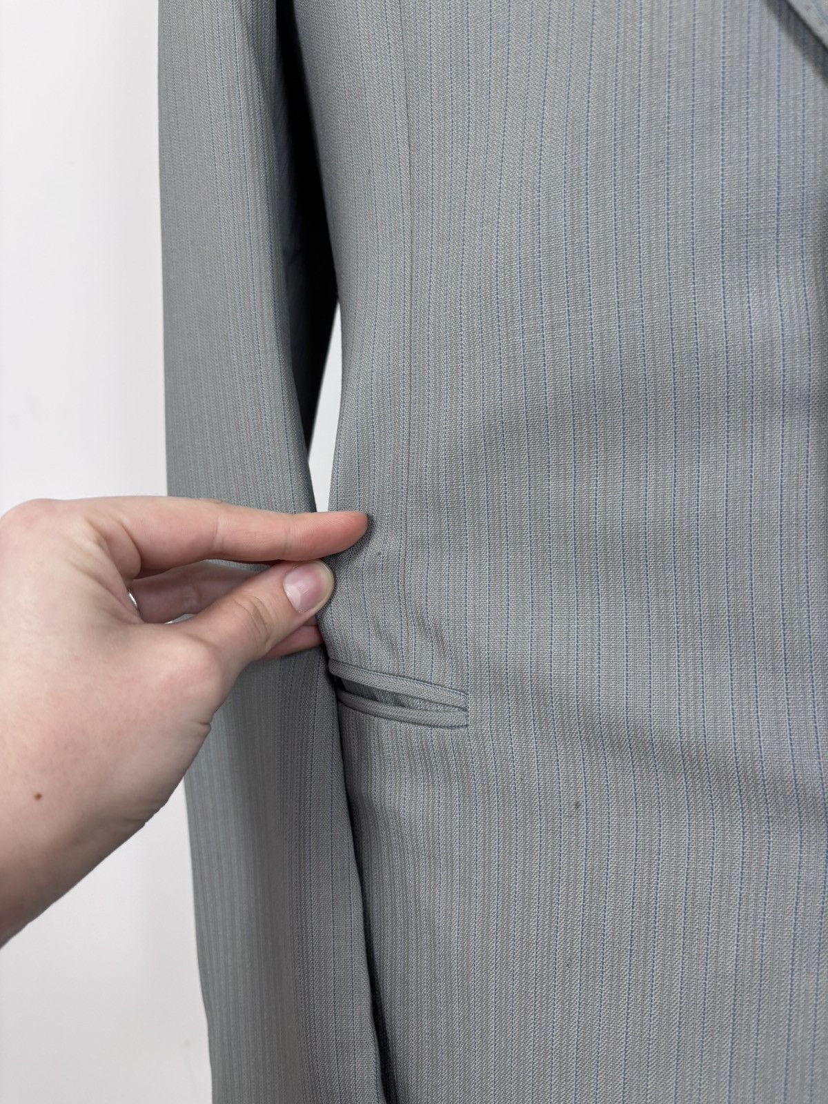 Corneliani Corneliani Men’s Vintage 2-Piece Grey Pinstripe Wool Suit Size 38R - 3 Thumbnail
