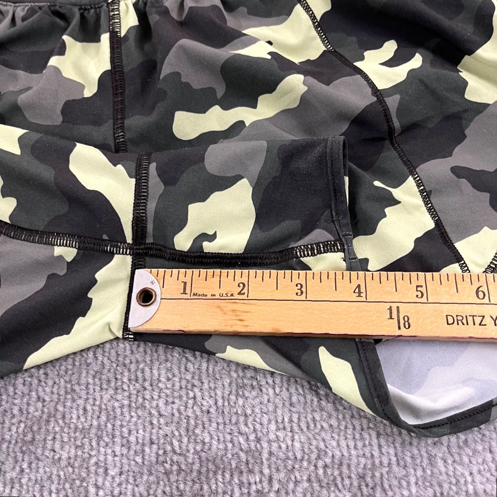 Lululemon VINTAGE LULULEMON Shorts Women 4 Regular Green Camo Lined 4" Inseam Speed Up Gym Running Activewear Womens Size 27" / US 4 / IT 40 - 6 Thumbnail