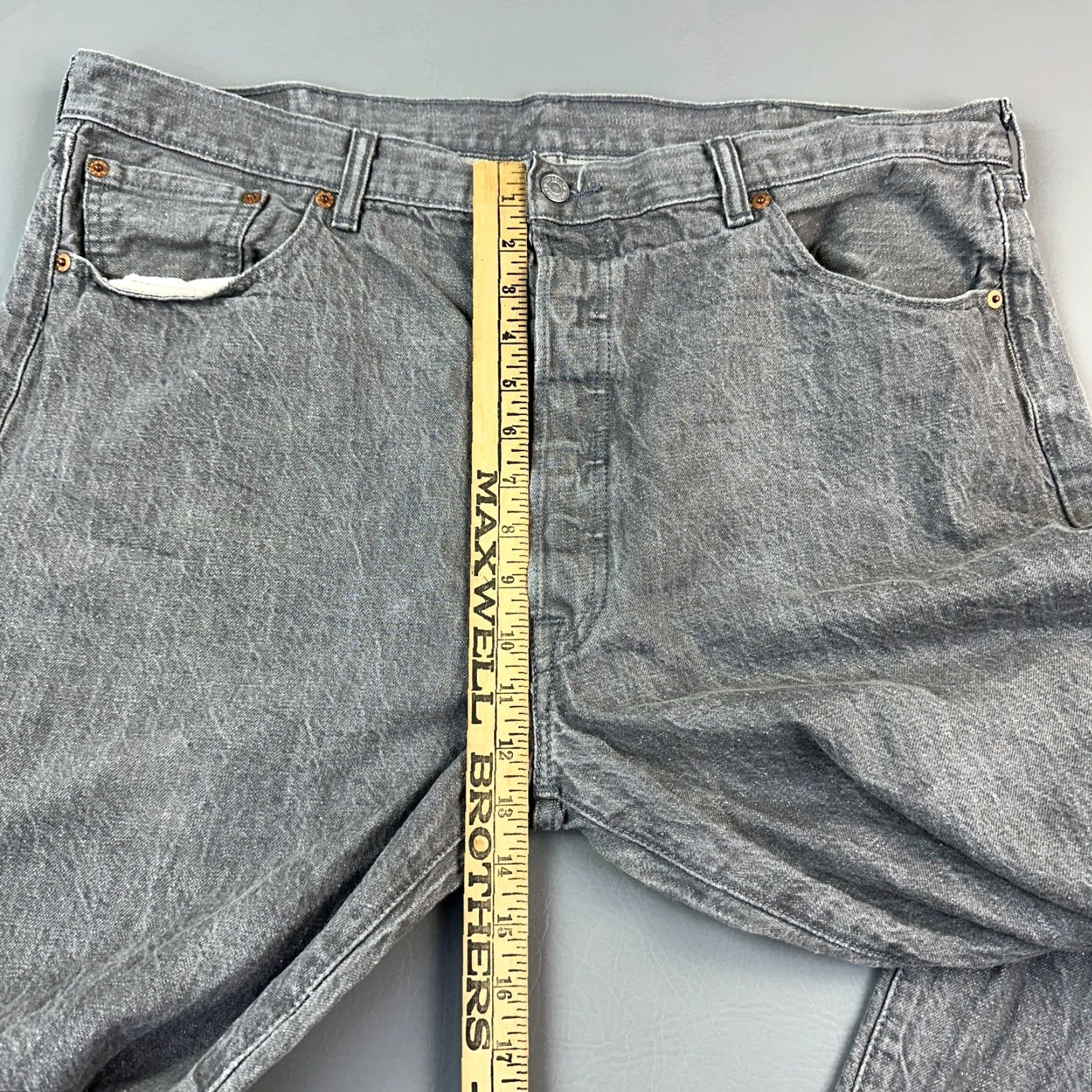 Levi's Levis 501 Jeans Mens 42x30 Gray Charcoal Wash Original Fit Button Fly Denim Modern Straight 90s Cowboy Retro Mens Size US 42 / EU 58 - 5 Thumbnail