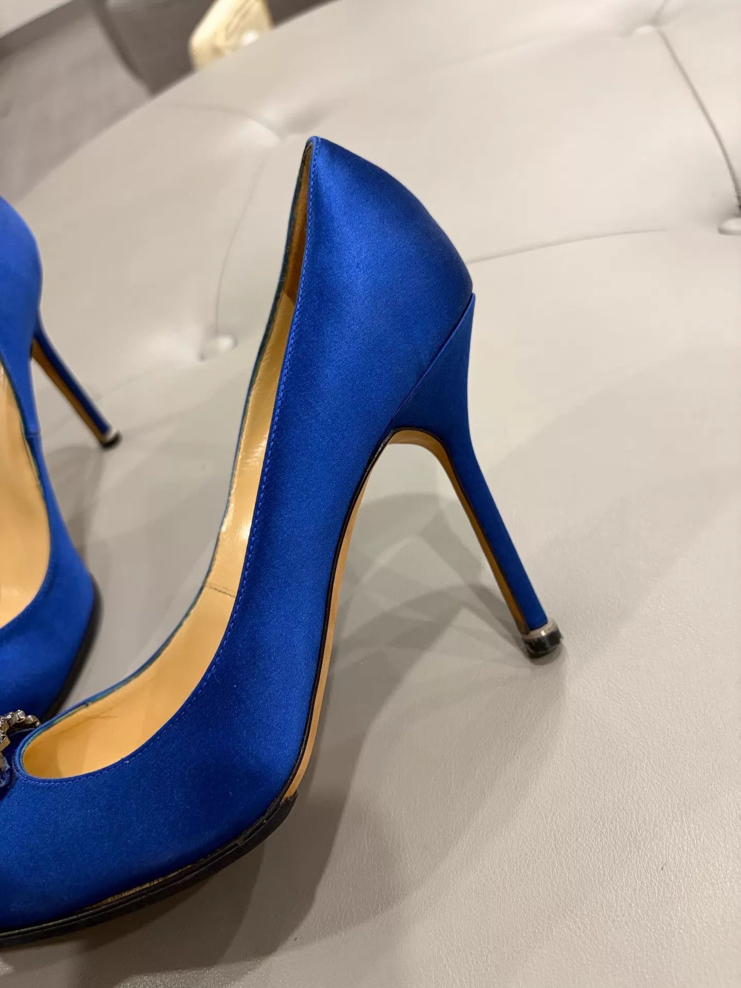 Manolo Blahnik MB Royal Blue Satin Heels Crystal Buckle 99 EU38.5 Size US 8 / IT 38 - 3 Thumbnail