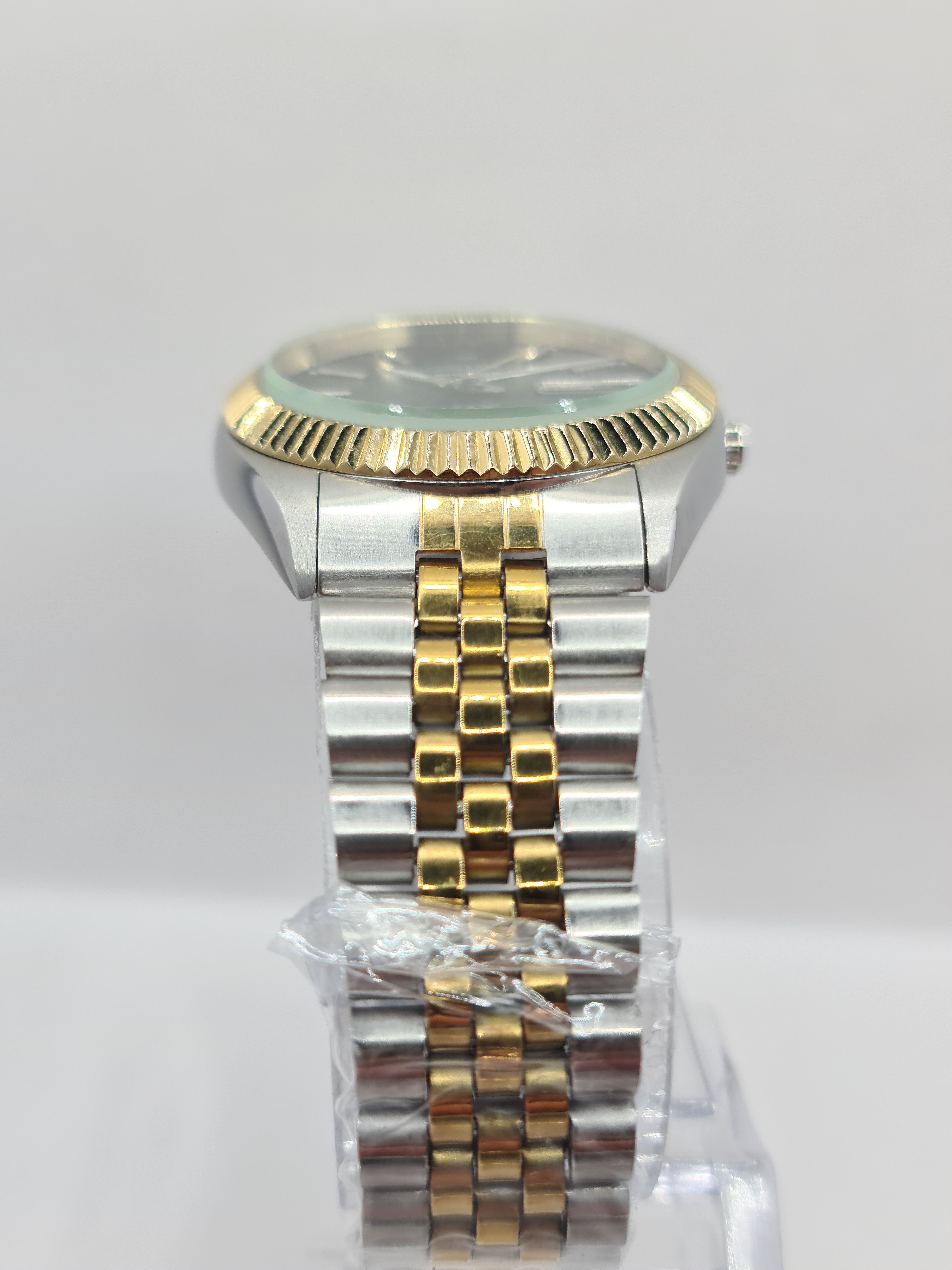 Japanese Brand Seiko DX Automatic Fluted Bazel Day/Date Japan Size 36 - 6 Thumbnail