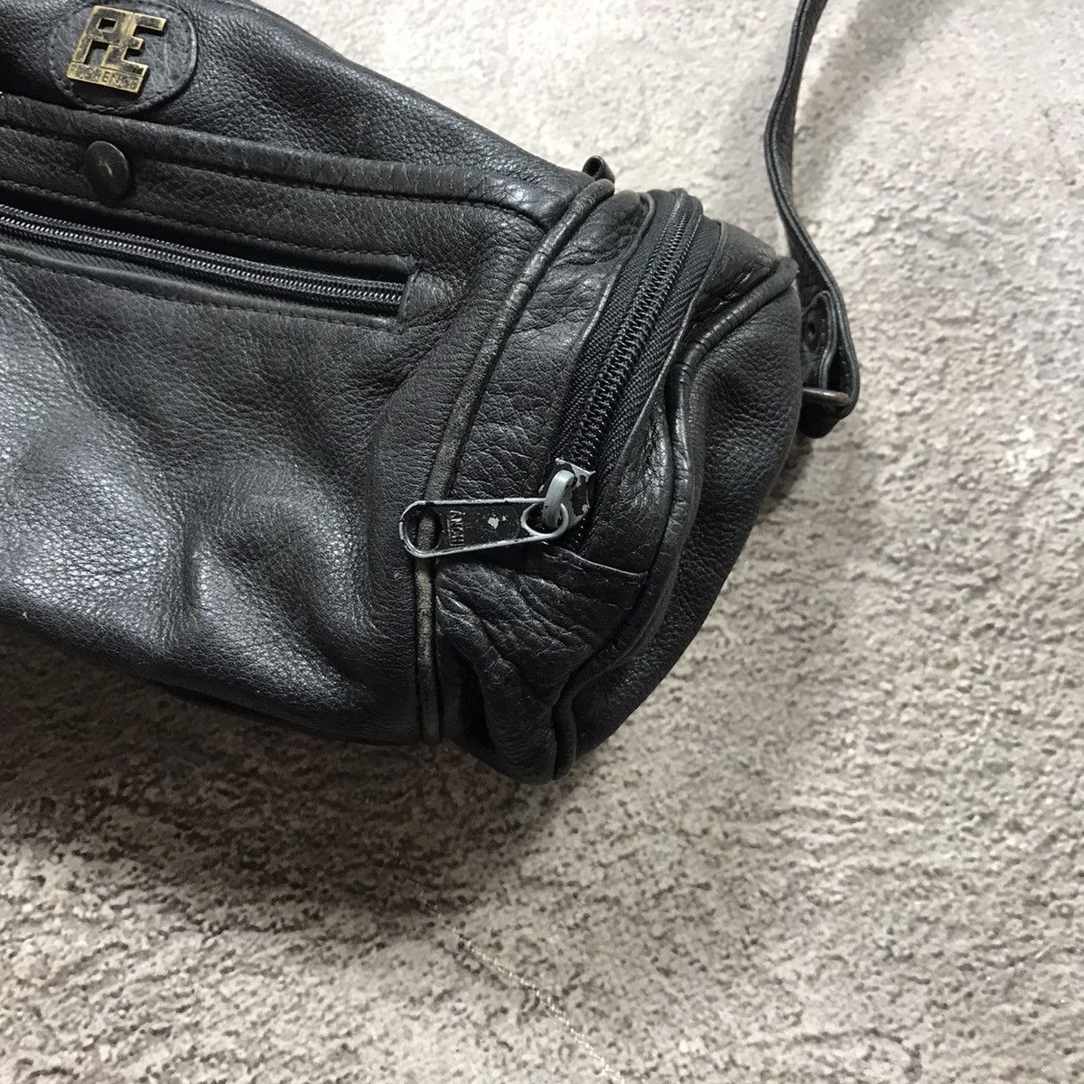 Vintage Y2K Black Leather Crossbody Bag Japanese Streetwear Slim OS Size ONE SIZE - 3 Thumbnail