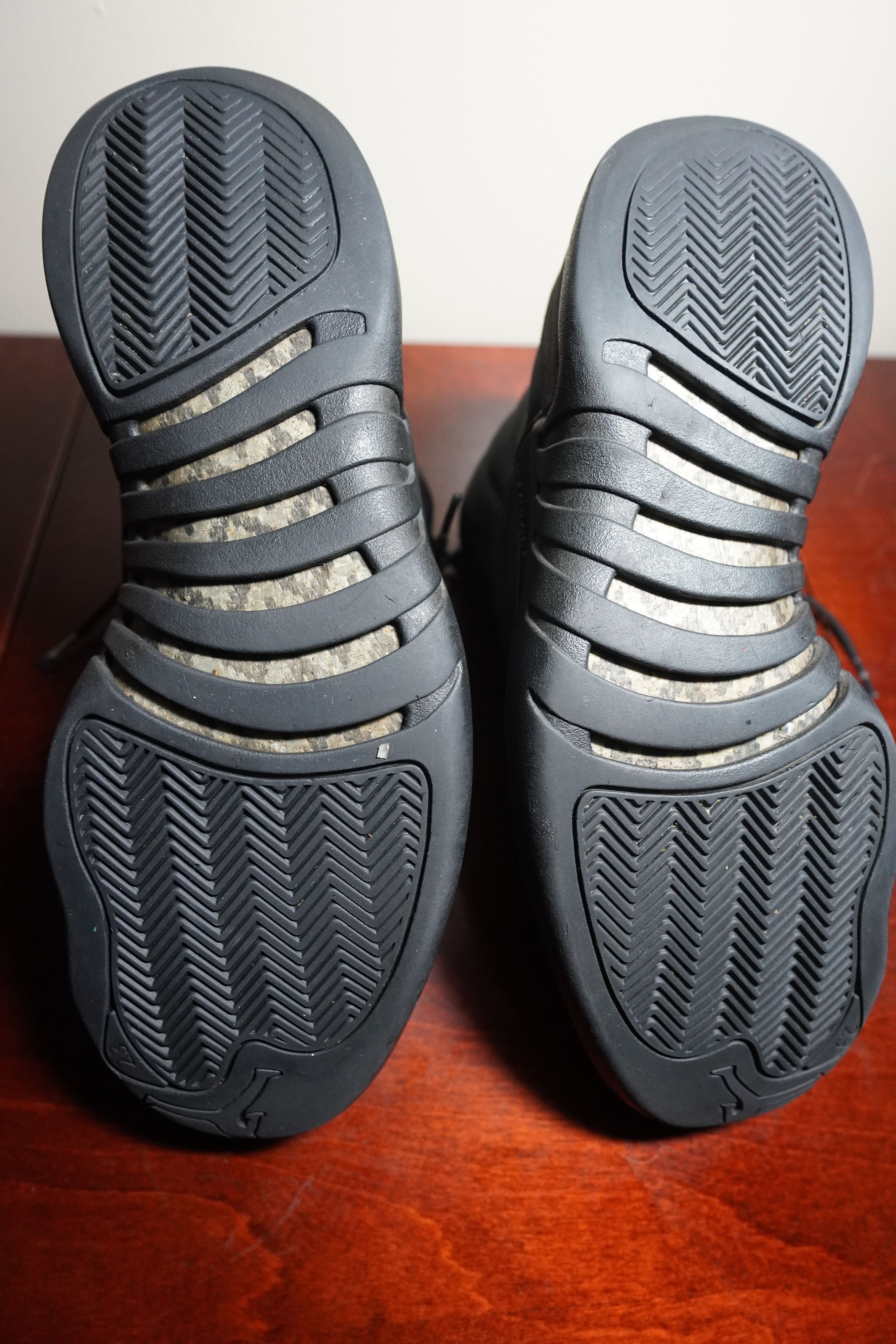 Jordan Brand Jordan 12 Retro Winter Black Size US 10.5 / EU 43-44 - 2 Thumbnail