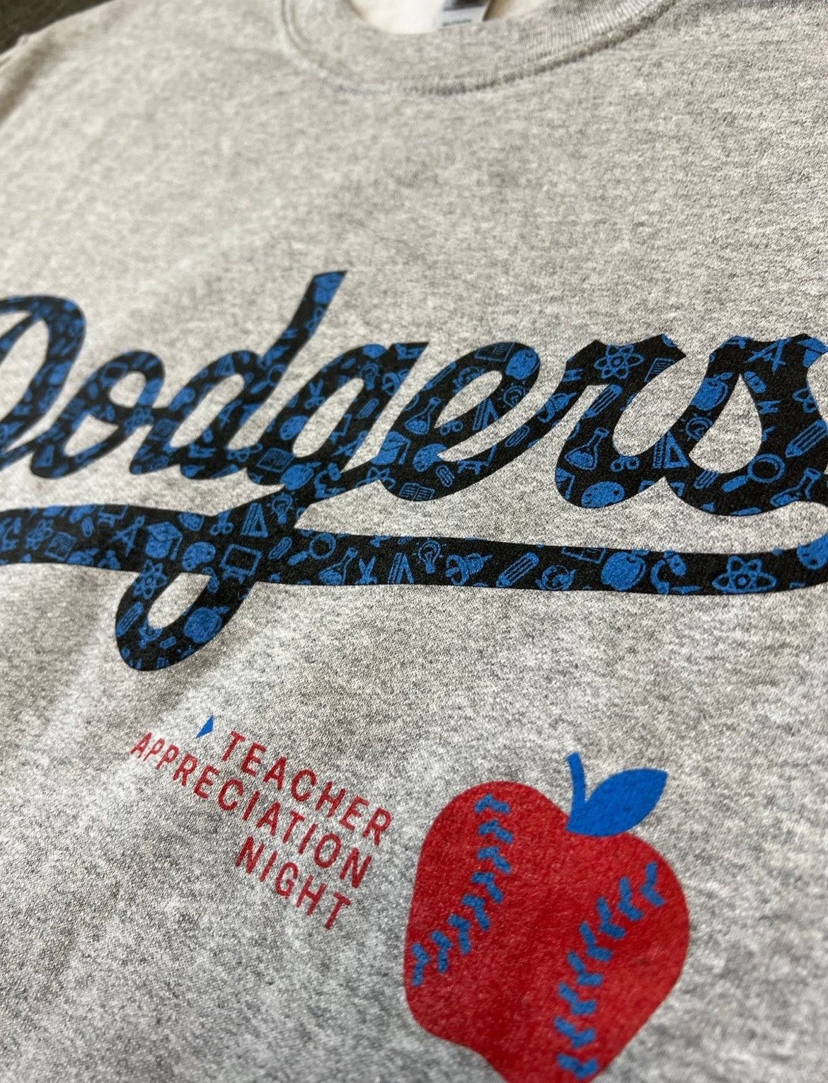 MLB Dodgers Teacher Appreciation Night Stadium Giveaway Sweater Size US XL / EU 56 / 4 - 2 Thumbnail