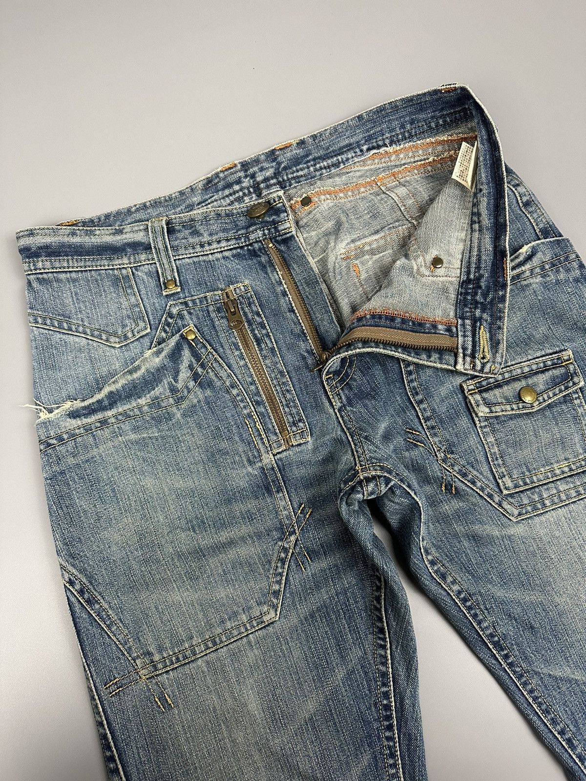Japanese Brand Distressed Rattle Trap Twist Leg Multipocket Flared Denim Size US 32 / EU 48 - 9 Thumbnail