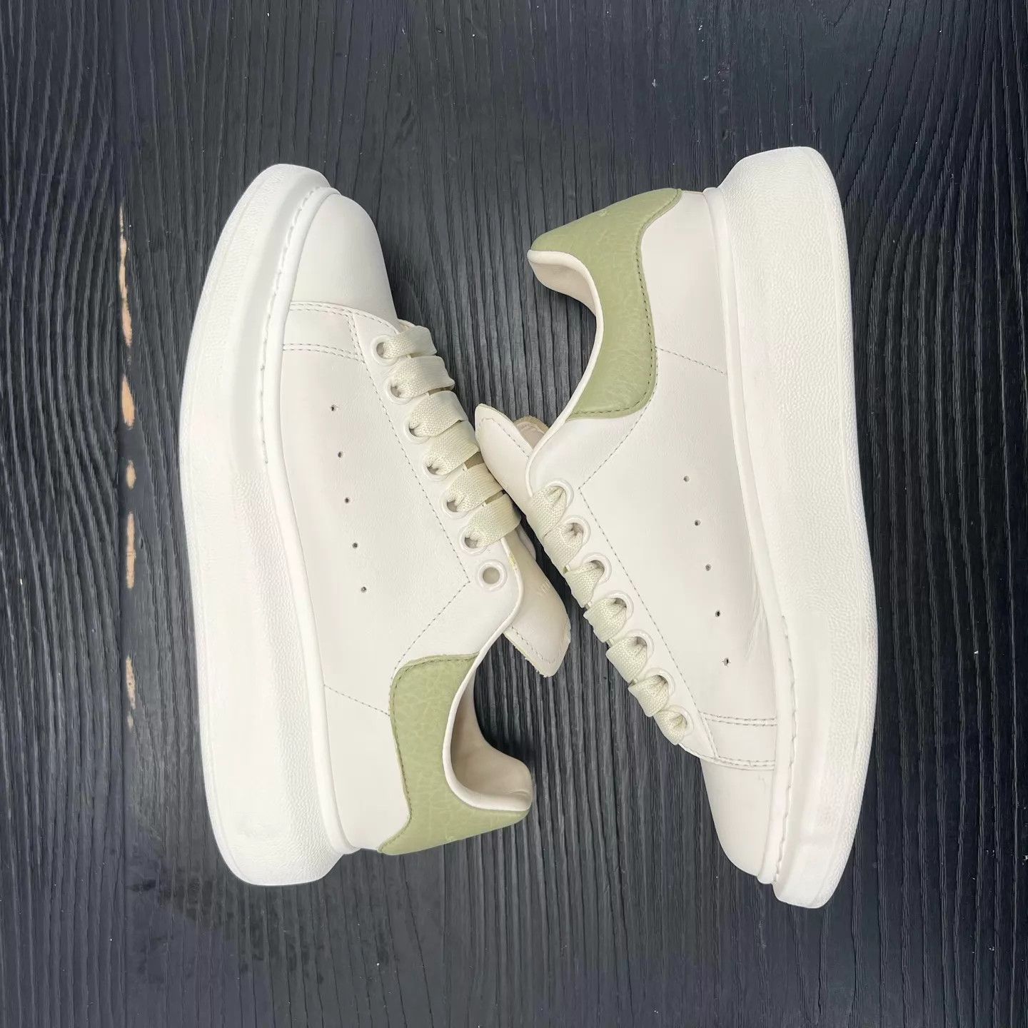 Alexander McQueen Alexander McQueen Green Tail Sneaker 38 Women's Size US 7.5 / IT 37.5 - 2 Thumbnail