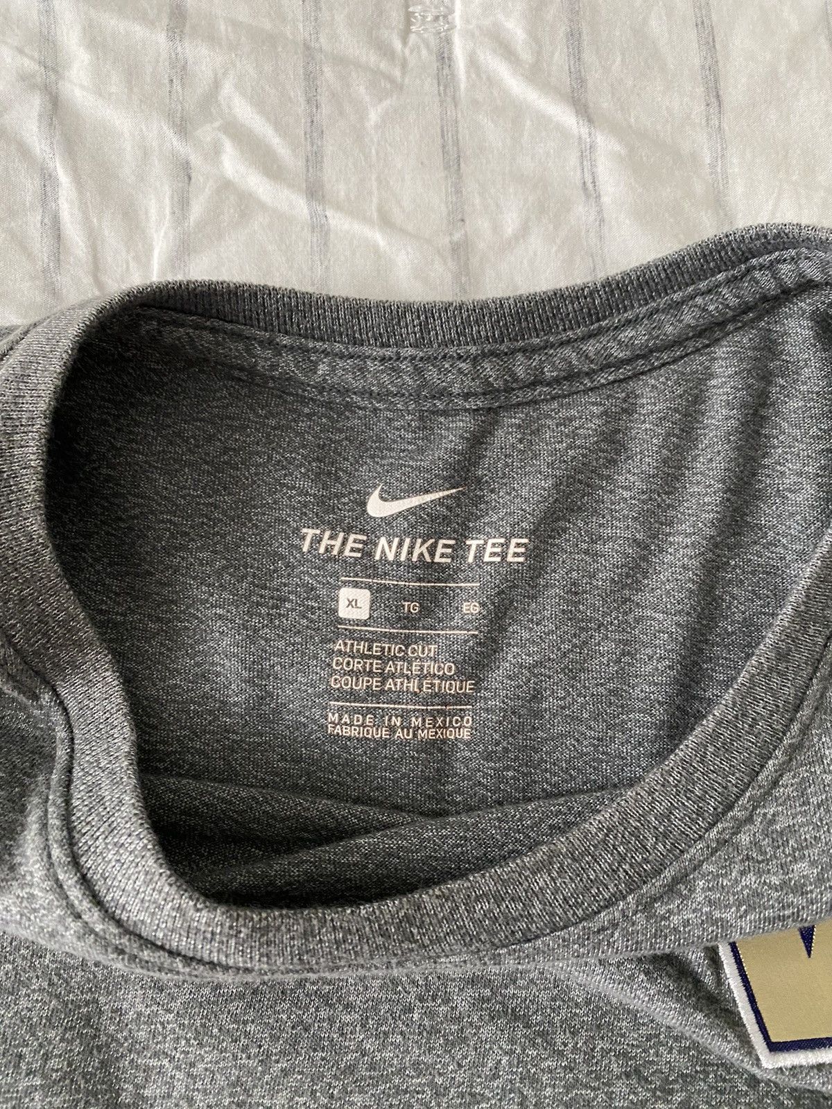 Vintage Nike University of Washington Logo T-shirt XL Size US XL / EU 56 / 4 - 7 Thumbnail