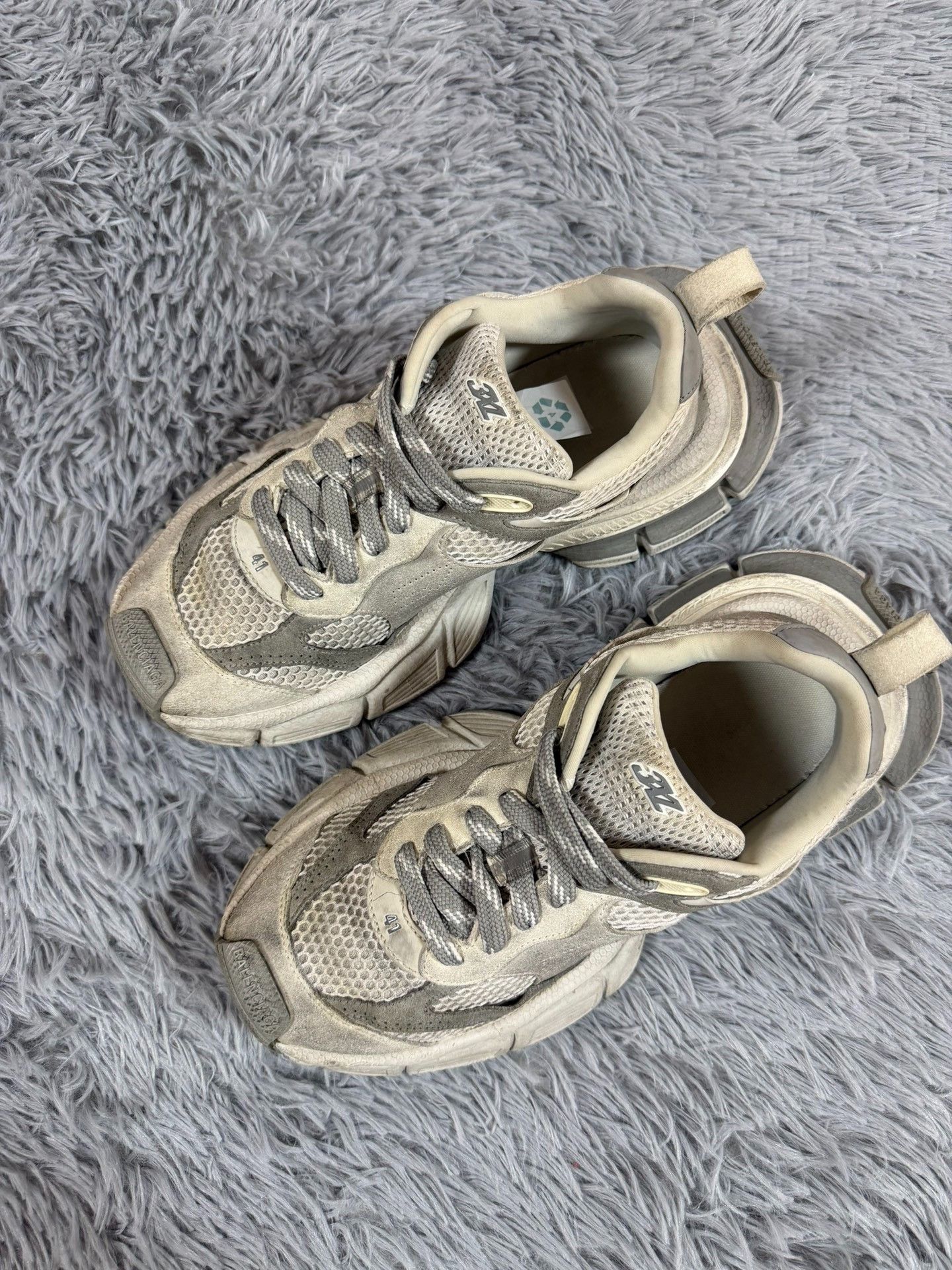 Balenciaga Balenciaga Gray Lowtop Sneakers 8 Men Size US 8 / EU 41 - 1 Thumbnail