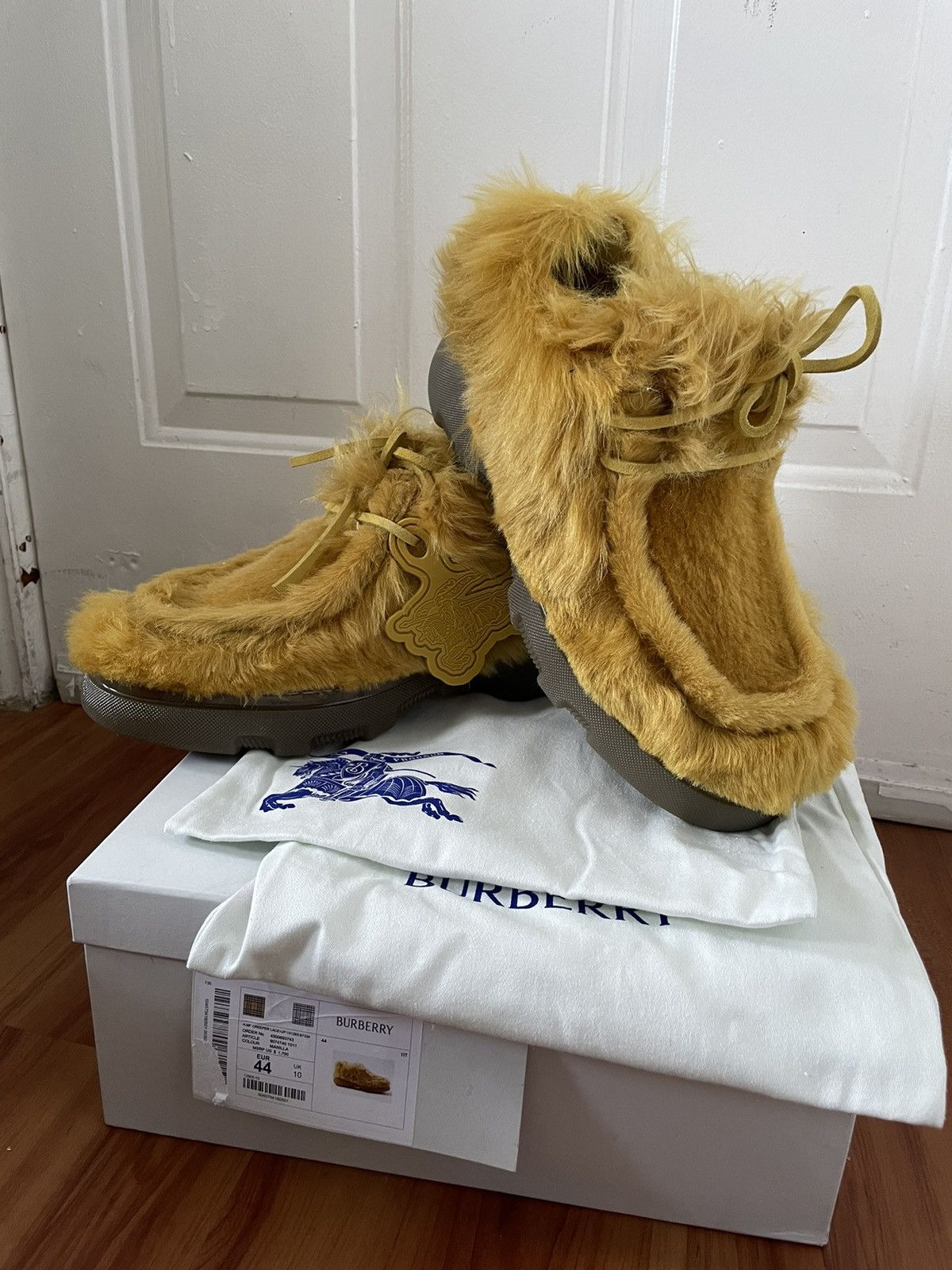 Burberry Burberry Yellow Shearling Fur Shoes Size US 11 / EU 44 - 1 Thumbnail